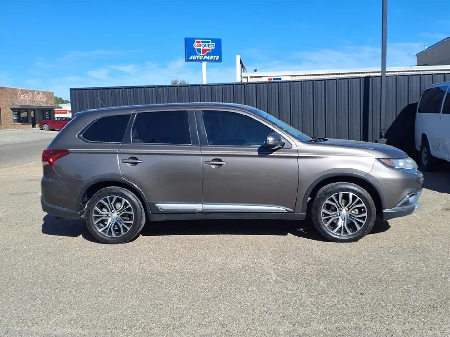 2016 Mitsubishi Outlander SE 2WD (JA4AD3A3XGZ) with an Other engine, located at 1401 N. Hobart, Pampa, TX, 79065, (806) 665-9872, 35.549953, -100.975098 - Are you searching for the perfect SUV that can handle everything from family outings to daily commutes? Look no further than the 2016 Mitsubishi Outlander SE 2WD, now available at Xtra Auto Center in Pampa, TX! This versatile vehicle is designed to meet the diverse needs of modern drivers, making it - Photo#2