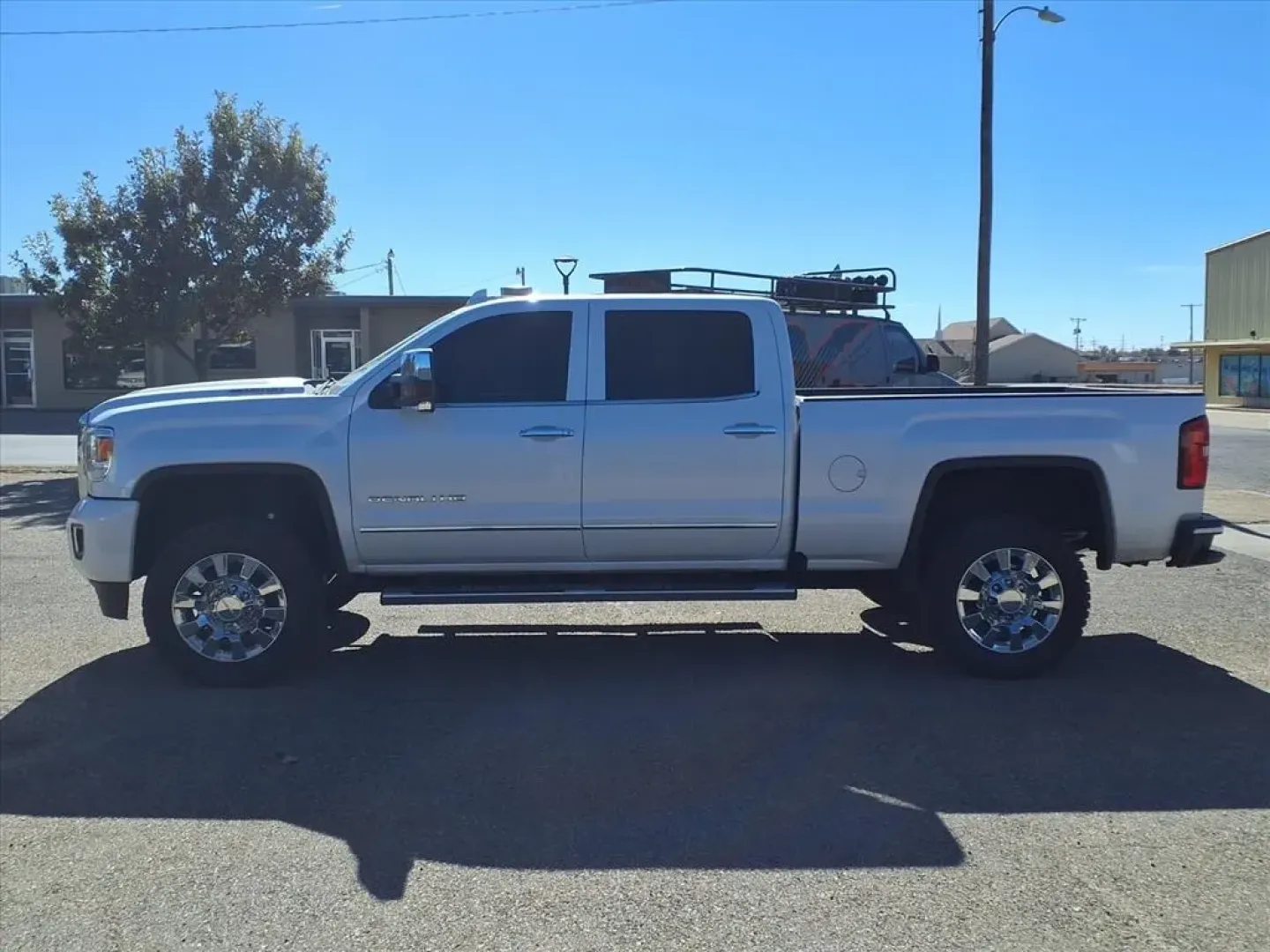 2018 GMC SIERRA 2500 DENALI (1GT12UEYXJF) with an 6.6L engine, Automatic transmission, located at 1401 N. Hobart, Pampa, TX, 79065, (806) 665-9872, 35.549953, -100.975098 - Elevate your lifestyle with the perfect blend of power, comfort, and versatility with this stunning 2018 GMC Sierra 2500HD Denali Crew Cab 4WD, available now at Xtra Auto Center, your trusted Buy Here Pay Here dealership in Pampa, TX. This rugged yet refined truck is designed to meet the needs of bo - Photo#4