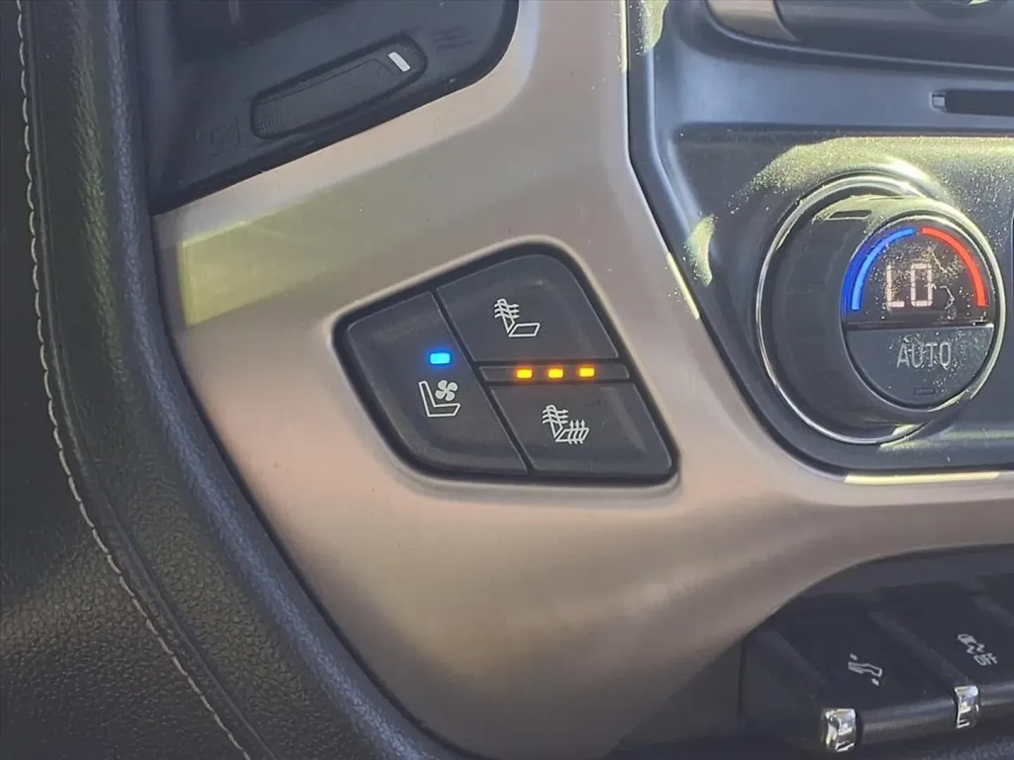 2018 GMC SIERRA 2500 DENALI (1GT12UEYXJF) with an 6.6L engine, Automatic transmission, located at 1401 N. Hobart, Pampa, TX, 79065, (806) 665-9872, 35.549953, -100.975098 - Elevate your lifestyle with the perfect blend of power, comfort, and versatility with this stunning 2018 GMC Sierra 2500HD Denali Crew Cab 4WD, available now at Xtra Auto Center, your trusted Buy Here Pay Here dealership in Pampa, TX. This rugged yet refined truck is designed to meet the needs of bo - Photo#8