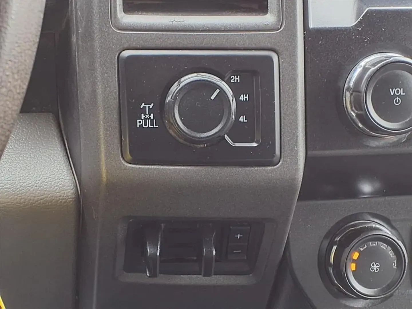 2020 Ford F350 SUPER DUTY (1FT8W3BN5LE) with an 7.3L engine, Automatic transmission, located at 1401 N. Hobart, Pampa, TX, 79065, (806) 665-9872, 35.549953, -100.975098 - Are you ready to tackle your next adventure with confidence and style? Meet the 2020 Ford F-350 SD Platinum Crew Cab Long Box 4WD, a rugged yet refined truck that's perfect for both work and play. Whether you're hauling equipment for your job, taking the family on a weekend getaway, or navigating th - Photo#9