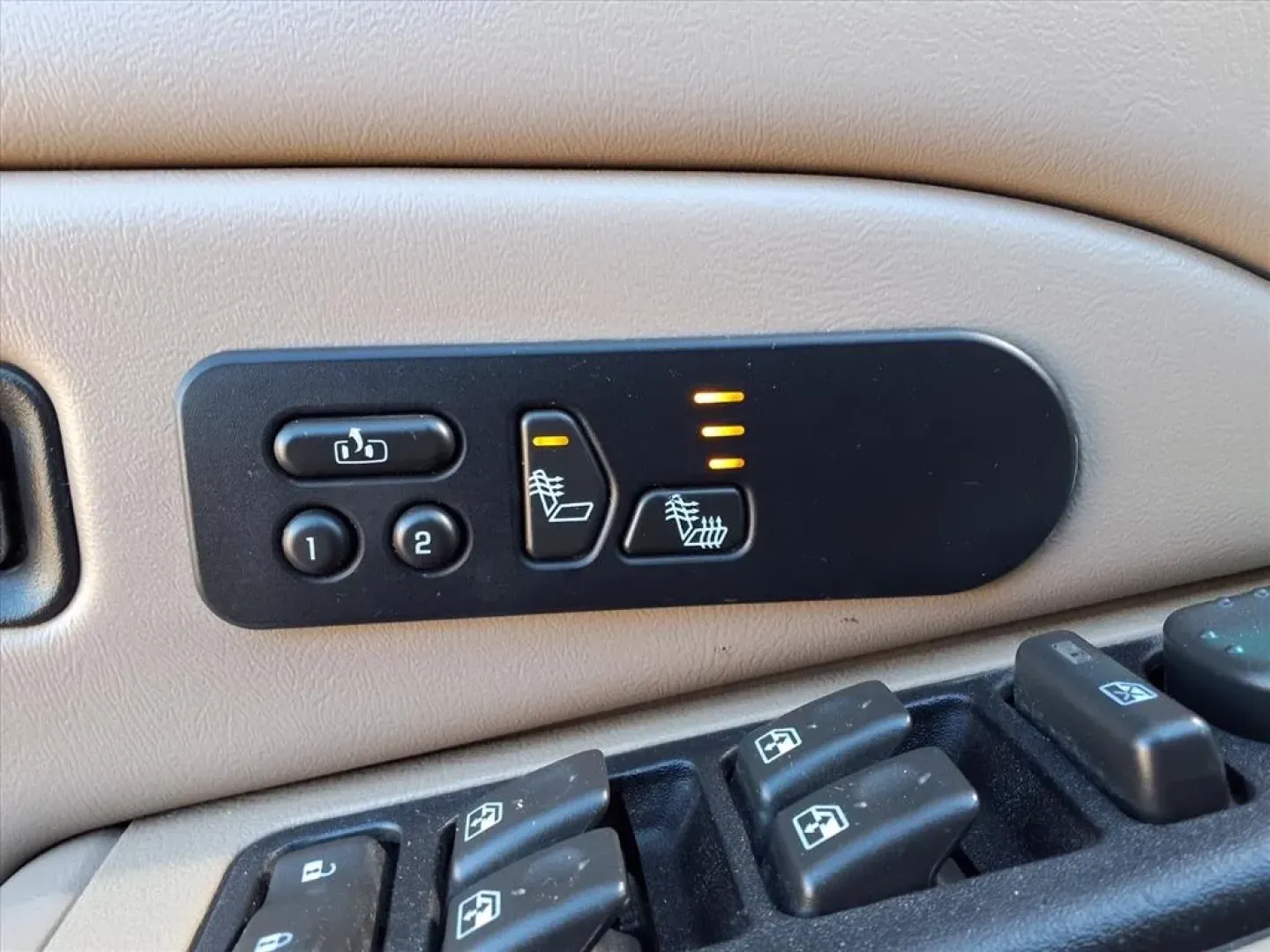 2006 Chevrolet SILVERADO 2500 HEAVY DUTY (1GCHC23DX6F) with an 6.6L engine, Automatic transmission, located at 1401 N. Hobart, Pampa, TX, 79065, (806) 665-9872, 35.549953, -100.975098 - **Unleash Your Adventures with a 2006 Chevrolet Silverado 2500HD at Xtra Auto Center!**<br /> <br /> Are you ready to elevate your lifestyle with a reliable vehicle that can handle any challenge? Whether you're a weekend warrior looking to haul gear to the lake, a growing family in need of a spaciou - Photo#9