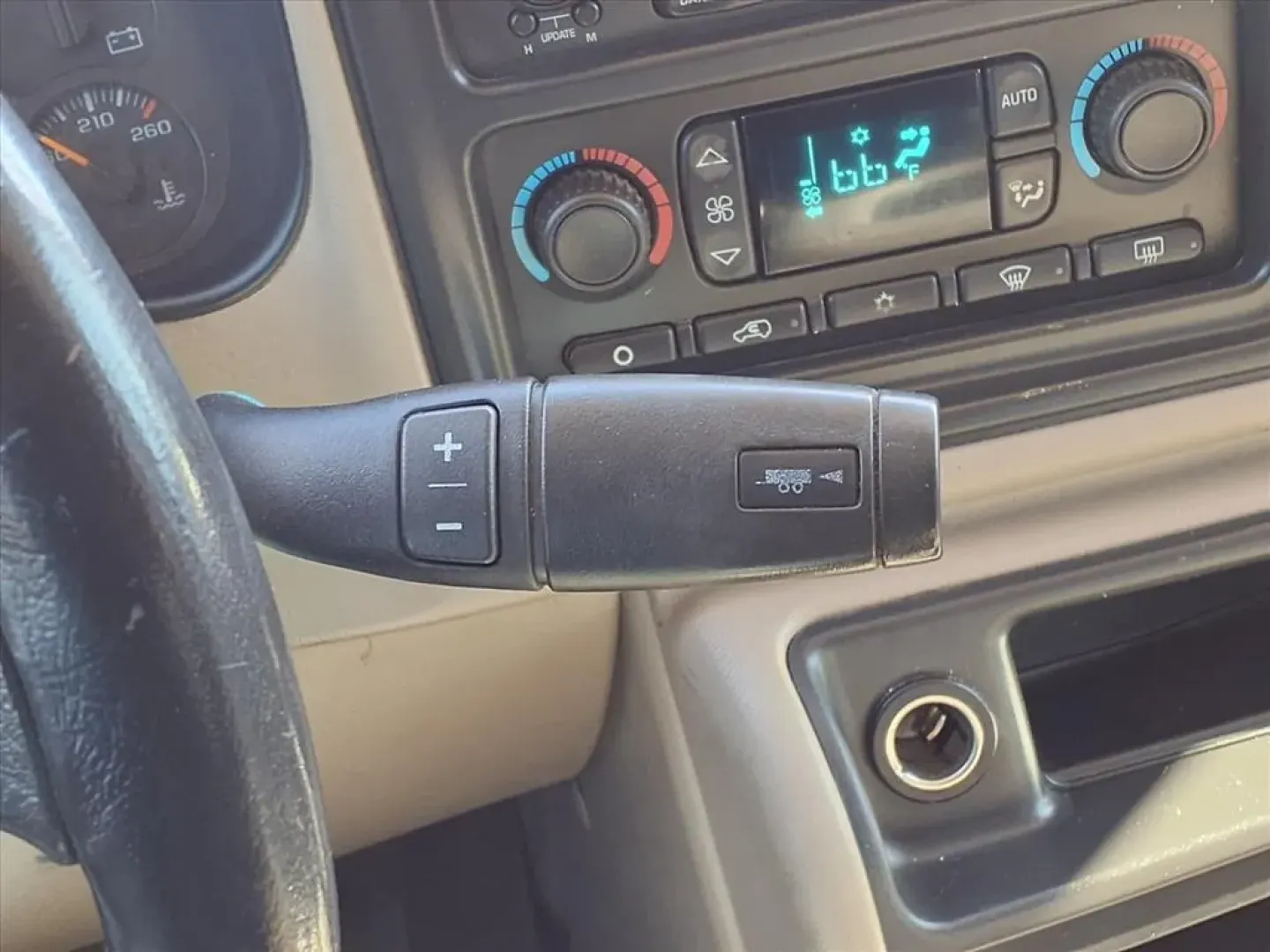 2006 Chevrolet SILVERADO 2500 HEAVY DUTY (1GCHC23DX6F) with an 6.6L engine, Automatic transmission, located at 1401 N. Hobart, Pampa, TX, 79065, (806) 665-9872, 35.549953, -100.975098 - **Unleash Your Adventures with a 2006 Chevrolet Silverado 2500HD at Xtra Auto Center!**<br /> <br /> Are you ready to elevate your lifestyle with a reliable vehicle that can handle any challenge? Whether you're a weekend warrior looking to haul gear to the lake, a growing family in need of a spaciou - Photo#10