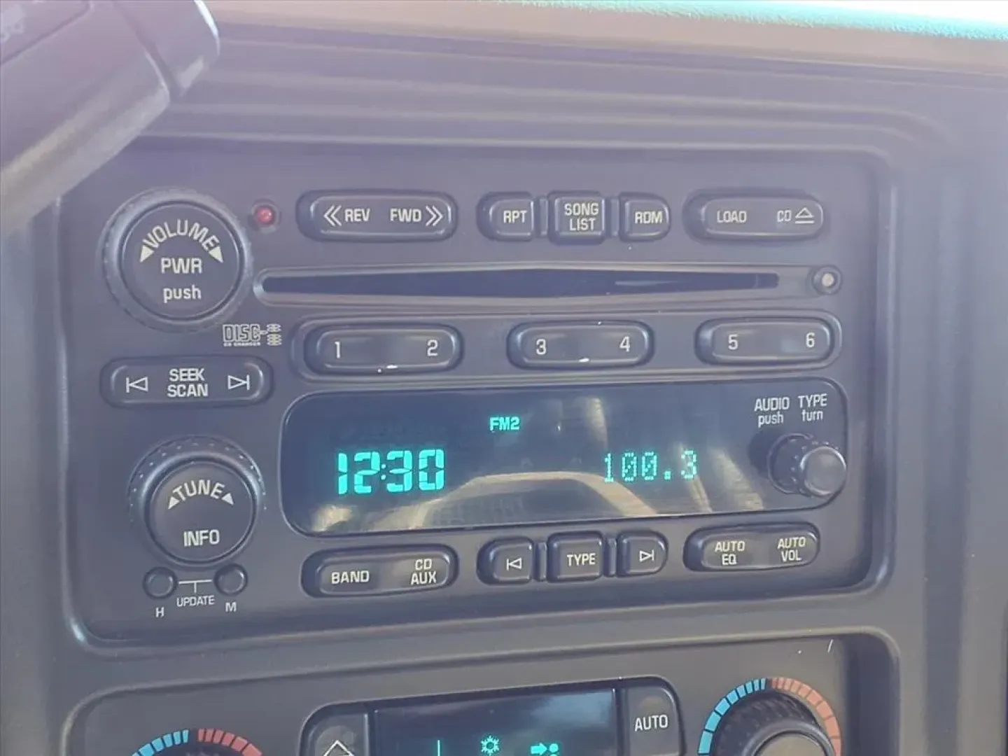 2006 Chevrolet SILVERADO 2500 HEAVY DUTY (1GCHC23DX6F) with an 6.6L engine, Automatic transmission, located at 1401 N. Hobart, Pampa, TX, 79065, (806) 665-9872, 35.549953, -100.975098 - **Unleash Your Adventures with a 2006 Chevrolet Silverado 2500HD at Xtra Auto Center!**<br /> <br /> Are you ready to elevate your lifestyle with a reliable vehicle that can handle any challenge? Whether you're a weekend warrior looking to haul gear to the lake, a growing family in need of a spaciou - Photo#6