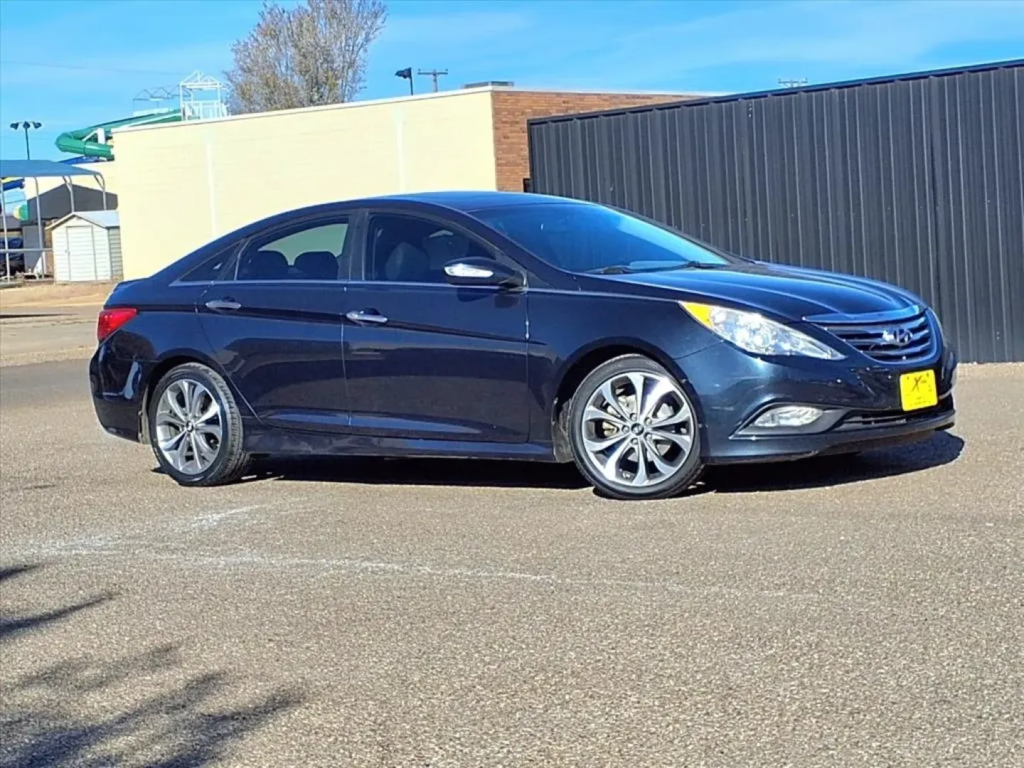 2014 Hyundai Sonata SE (5NPEC4AC8EH) with an 2.4L engine, Automatic transmission, located at 1401 N. Hobart, Pampa, TX, 79065, (806) 665-9872, 35.549953, -100.975098 - Experience the joy of driving with this stunning 2014 Hyundai Sonata SE, the perfect sedan for your daily adventures and long commutes. With a smooth ride, impressive fuel efficiency, and advanced safety features, this vehicle is designed to enhance your lifestyle-whether you're transporting your fa - Photo#0
