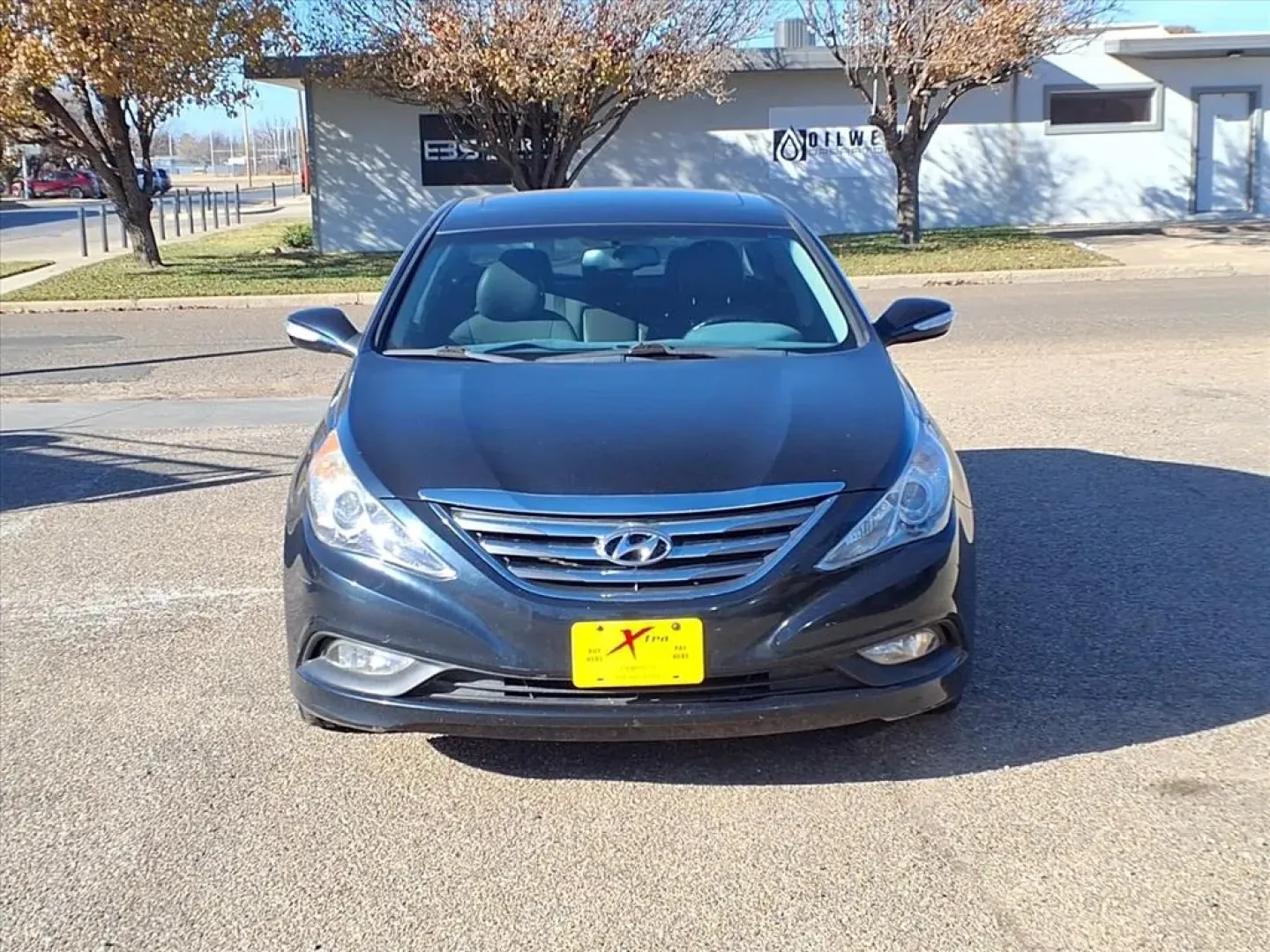 2014 Hyundai Sonata SE (5NPEC4AC8EH) with an 2.4L engine, Automatic transmission, located at 1401 N. Hobart, Pampa, TX, 79065, (806) 665-9872, 35.549953, -100.975098 - Experience the joy of driving with this stunning 2014 Hyundai Sonata SE, the perfect sedan for your daily adventures and long commutes. With a smooth ride, impressive fuel efficiency, and advanced safety features, this vehicle is designed to enhance your lifestyle-whether you're transporting your fa - Photo#1