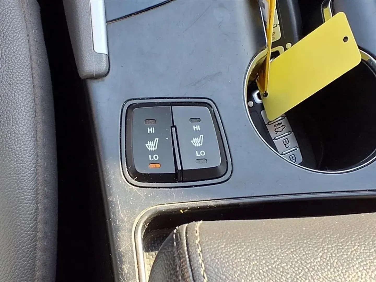 2014 Hyundai Sonata SE (5NPEC4AC8EH) with an 2.4L engine, Automatic transmission, located at 1401 N. Hobart, Pampa, TX, 79065, (806) 665-9872, 35.549953, -100.975098 - Experience the joy of driving with this stunning 2014 Hyundai Sonata SE, the perfect sedan for your daily adventures and long commutes. With a smooth ride, impressive fuel efficiency, and advanced safety features, this vehicle is designed to enhance your lifestyle-whether you're transporting your fa - Photo#8