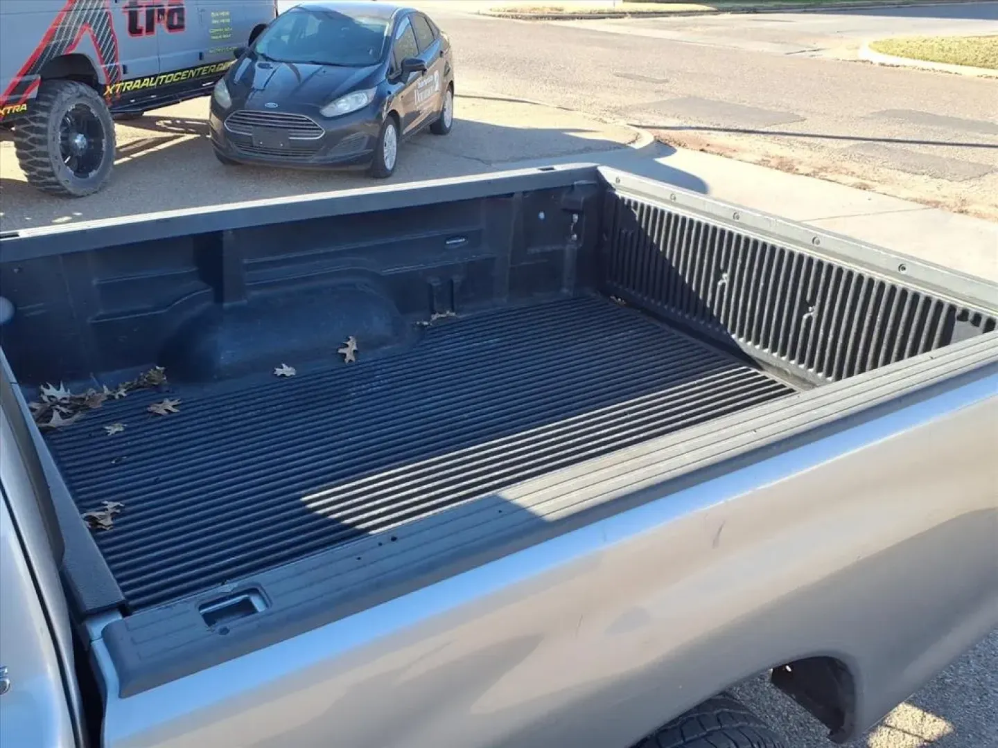 2002 Toyota TUNDRA ACCESS CAB (5TBRT34102S) with an 4.7L engine, Automatic transmission, located at 1401 N. Hobart, Pampa, TX, 79065, (806) 665-9872, 35.549953, -100.975098 - **Discover the Perfect Truck for Your Next Adventure: 2002 Toyota Tundra at Xtra Auto Center!**<br /> <br /> If you're seeking a reliable truck that seamlessly fits into your lifestyle-whether for hauling gear on weekend adventures, commuting to work, or accommodating growing families-the 2002 Toyot - Photo#5