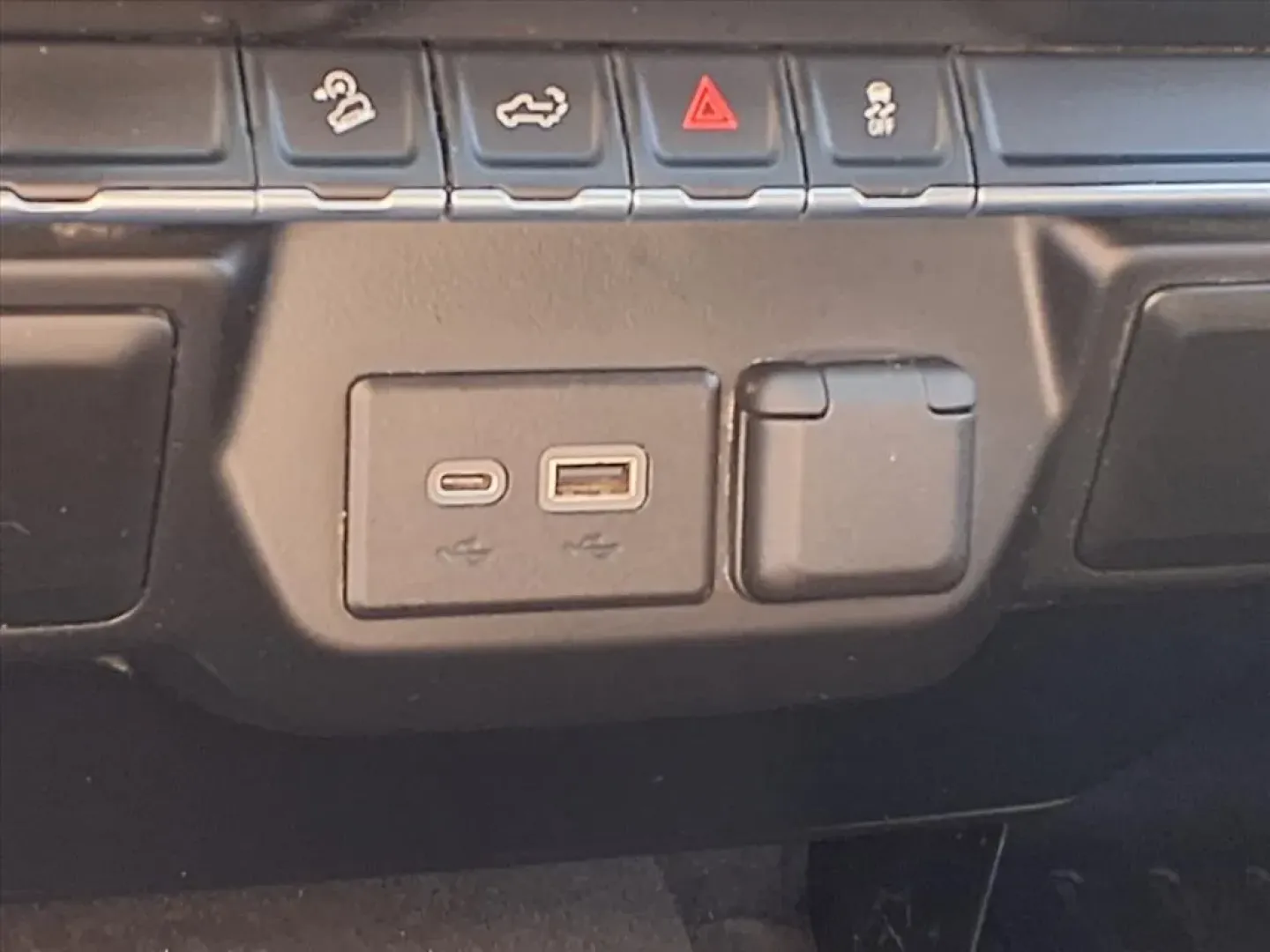 2021 Chevrolet SILVERADO 1500 TRAIL BOSS CUSTOM (1GCPYCEF3MZ) with an 5.3L engine, Automatic transmission, located at 1401 N. Hobart, Pampa, TX, 79065, (806) 665-9872, 35.549953, -100.975098 - **Unleash Adventure with the 2021 Chevrolet Silverado 1500 Trail Boss Custom!**<br /> <br /> Are you ready to embark on unforgettable journeys with friends and family? The 2021 Chevrolet Silverado 1500 Trail Boss Custom is your ticket to adventure, whether you're hauling gear for weekend camping tri - Photo#7