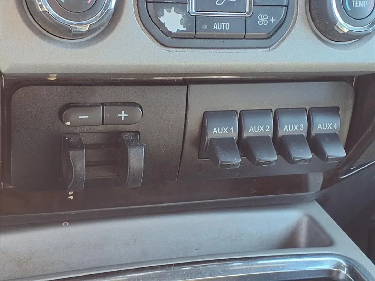 2015 Ford F250 SUPER DUTY (1FT7W2BT6FE) with an 6.7L engine, Automatic transmission, located at 1401 N. Hobart, Pampa, TX, 79065, (806) 665-9872, 35.549953, -100.975098 - **Unleash Your Adventurous Spirit with the 2015 Ford F250 Super Duty!**<br /> <br /> Are you ready to elevate your lifestyle? Whether you're a weekend warrior seeking the thrill of off-road adventures, a growing family needing a reliable vehicle for road trips, or a budget-conscious buyer navigating - Photo#9