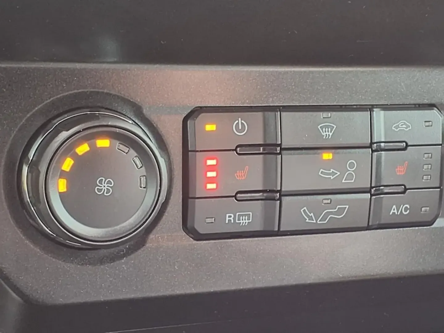 2019 Ford F150 SUPERCREW (1FTEW1E58KK) with an 5.0L engine, Automatic transmission, located at 1401 N. Hobart, Pampa, TX, 79065, (806) 665-9872, 35.549953, -100.975098 - Whether you're hauling gear to Lake McClellan for a weekend on the water, commuting across the Panhandle on US-60, or simply need a dependable truck that can keep up with work and family life, this 2019 Ford F-150 SuperCrew is built for real-world Texas driving. With a roomy crew cab, a practical re - Photo#8