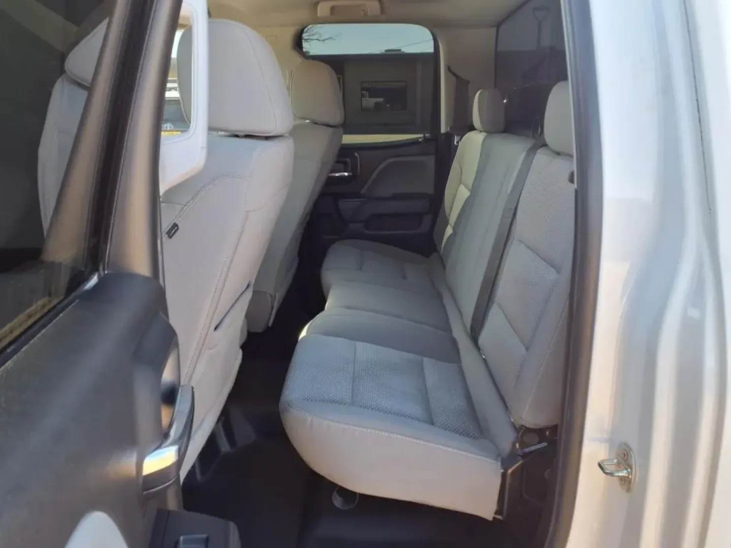 2017 Summit White Gaz GMC SIERRA 1500 (1GTV2LECXHZ) with an 5.3L engine, Automatic transmission, located at 1401 N. Hobart, Pampa, TX, 79065, (806) 665-9872, 35.549953, -100.975098 - **Experience the Adventure with the 2017 GMC Sierra 1500: Your Ultimate Pickup Solution!**<br /> <br /> Are you ready for your next big adventure? Whether you're hauling gear for a weekend camping trip or making your daily commute more enjoyable, the 2017 GMC Sierra 1500 is the perfect companion. Wi - Photo#12