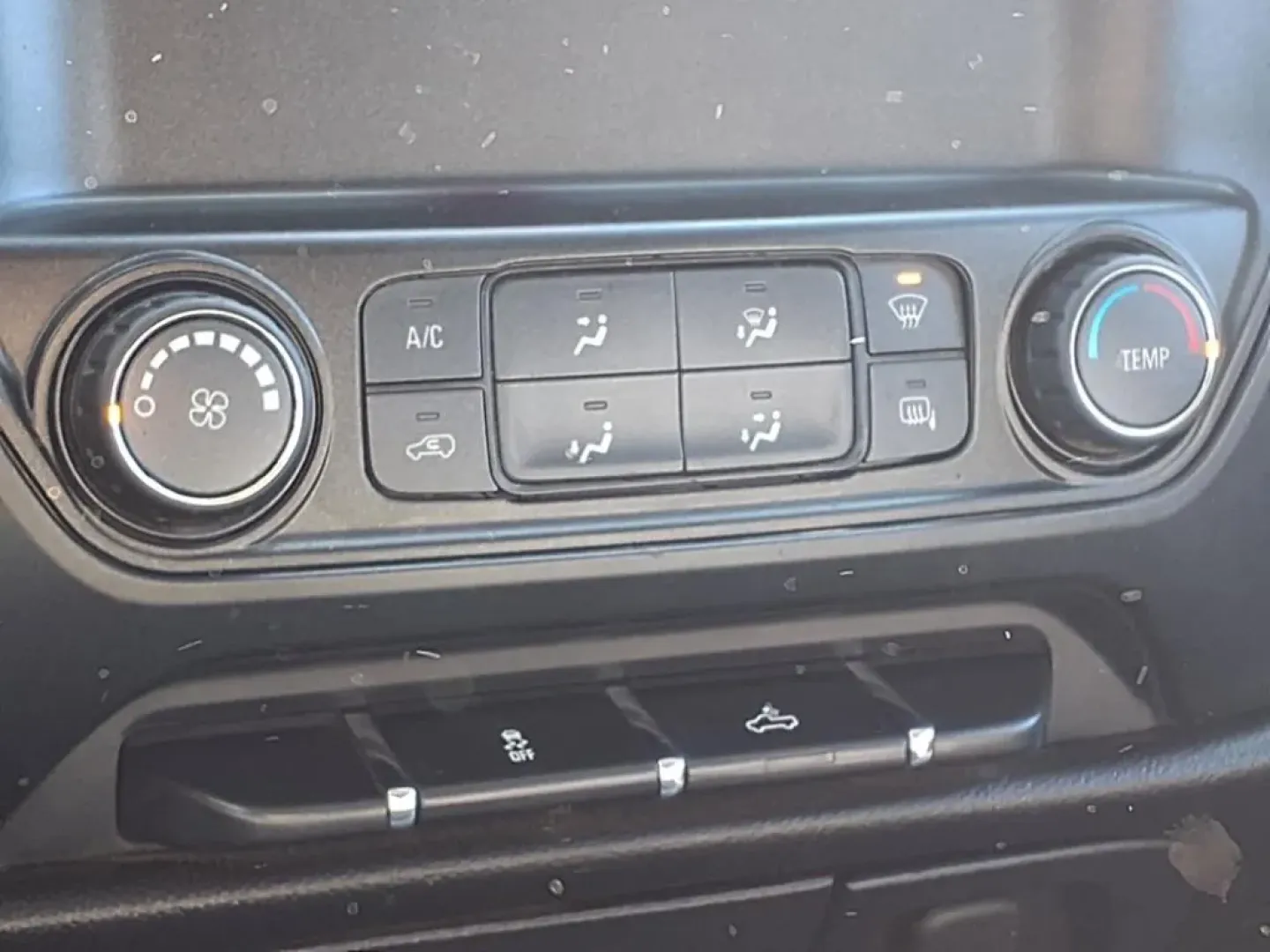 2017 Summit White Gaz GMC SIERRA 1500 (1GTV2LECXHZ) with an 5.3L engine, Automatic transmission, located at 1401 N. Hobart, Pampa, TX, 79065, (806) 665-9872, 35.549953, -100.975098 - **Experience the Adventure with the 2017 GMC Sierra 1500: Your Ultimate Pickup Solution!**<br /> <br /> Are you ready for your next big adventure? Whether you're hauling gear for a weekend camping trip or making your daily commute more enjoyable, the 2017 GMC Sierra 1500 is the perfect companion. Wi - Photo#6