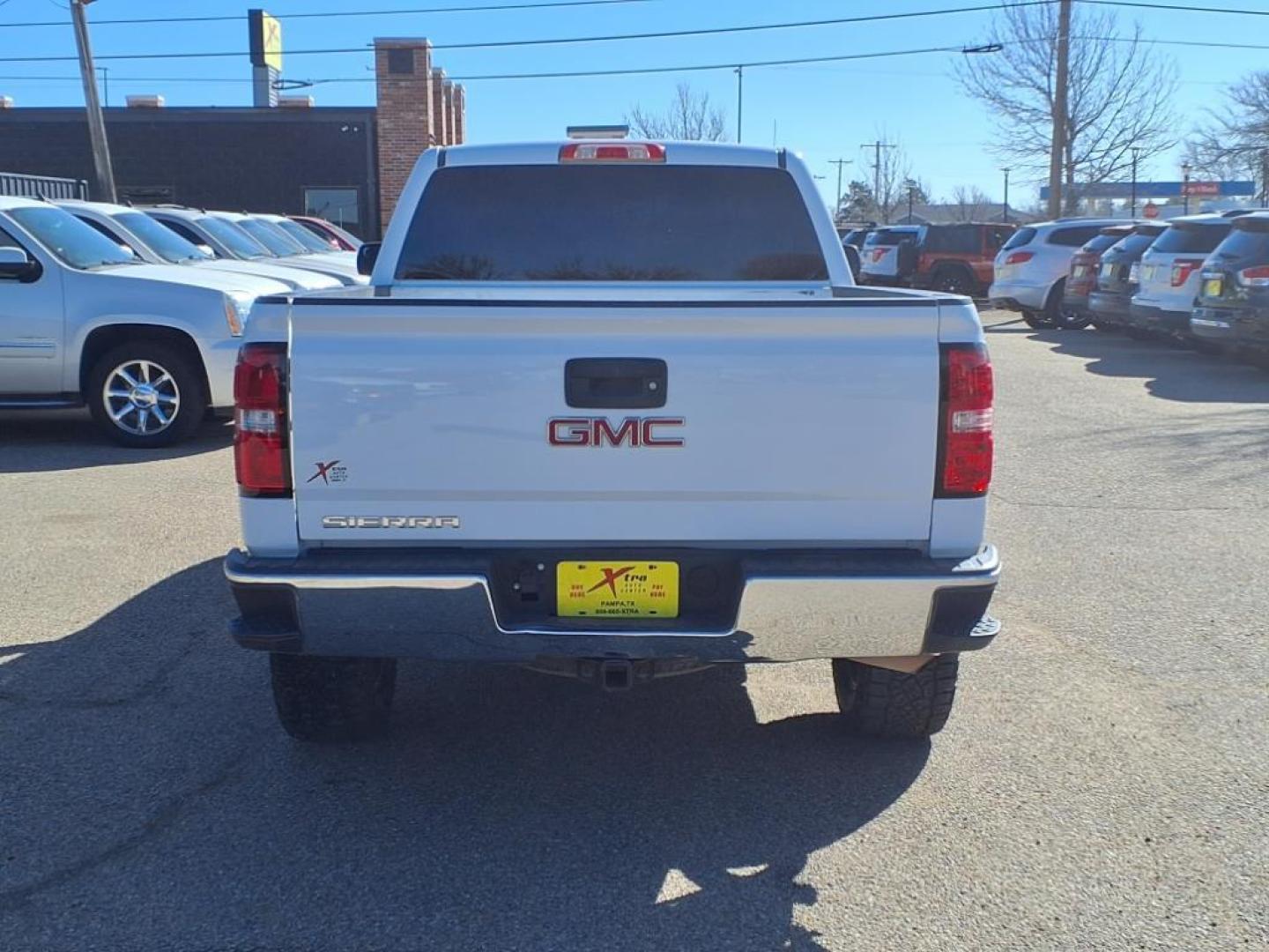 2017 Summit White Gaz GMC Sierra 1500 Base (1GTV2LECXHZ) with an 5.3L EcoTec3 5.3L V8 355hp 383ft. lbs. Direct Injection engine, 6-Speed Shiftable Automatic w/Overdrive transmission, located at 1401 N. Hobart, Pampa, TX, 79065, (806) 665-9872, 35.549953, -100.975098 - Photo#3