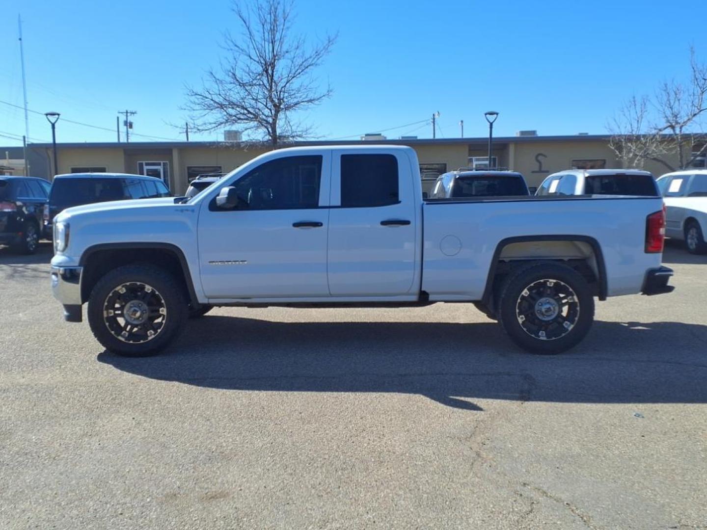 2017 Summit White Gaz GMC Sierra 1500 Base (1GTV2LECXHZ) with an 5.3L EcoTec3 5.3L V8 355hp 383ft. lbs. Direct Injection engine, 6-Speed Shiftable Automatic w/Overdrive transmission, located at 1401 N. Hobart, Pampa, TX, 79065, (806) 665-9872, 35.549953, -100.975098 - Photo#4