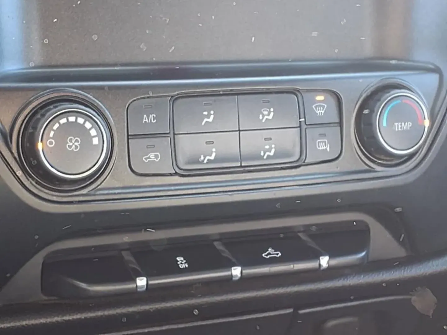 2017 Summit White Gaz GMC Sierra 1500 Base Double Cab 4WD (1GTV2LECXHZ) with an Other engine, Automatic transmission, located at 1401 N. Hobart, Pampa, TX, 79065, (806) 665-9872, 35.549953, -100.975098 - **Experience the Adventure with the 2017 GMC Sierra 1500: Your Ultimate Pickup Solution!**<br /> <br /> Are you ready for your next big adventure? Whether you're hauling gear for a weekend camping trip or making your daily commute more enjoyable, the 2017 GMC Sierra 1500 is the perfect companion. Wi - Photo#6