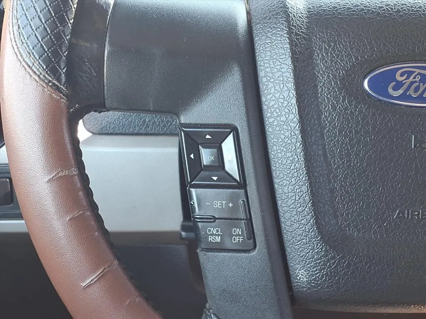 2012 Tuxedo Black Metallic Ford F150 SUPERCREW (1FTFW1EF4CF) with an 5.0L engine, Automatic transmission, located at 1401 N. Hobart, Pampa, TX, 79065, (806) 665-9872, 35.549953, -100.975098 - **Experience Adventure with the 2012 Ford F-150 XL SuperCrew Your Perfect Partner for Life's Journeys!**<br /> <br /> Are you ready to tackle life's adventures with confidence and style? The 2012 Ford F-150 XL SuperCrew is the ultimate truck that fits seamlessly into your lifestyle, whether you're - Photo#9