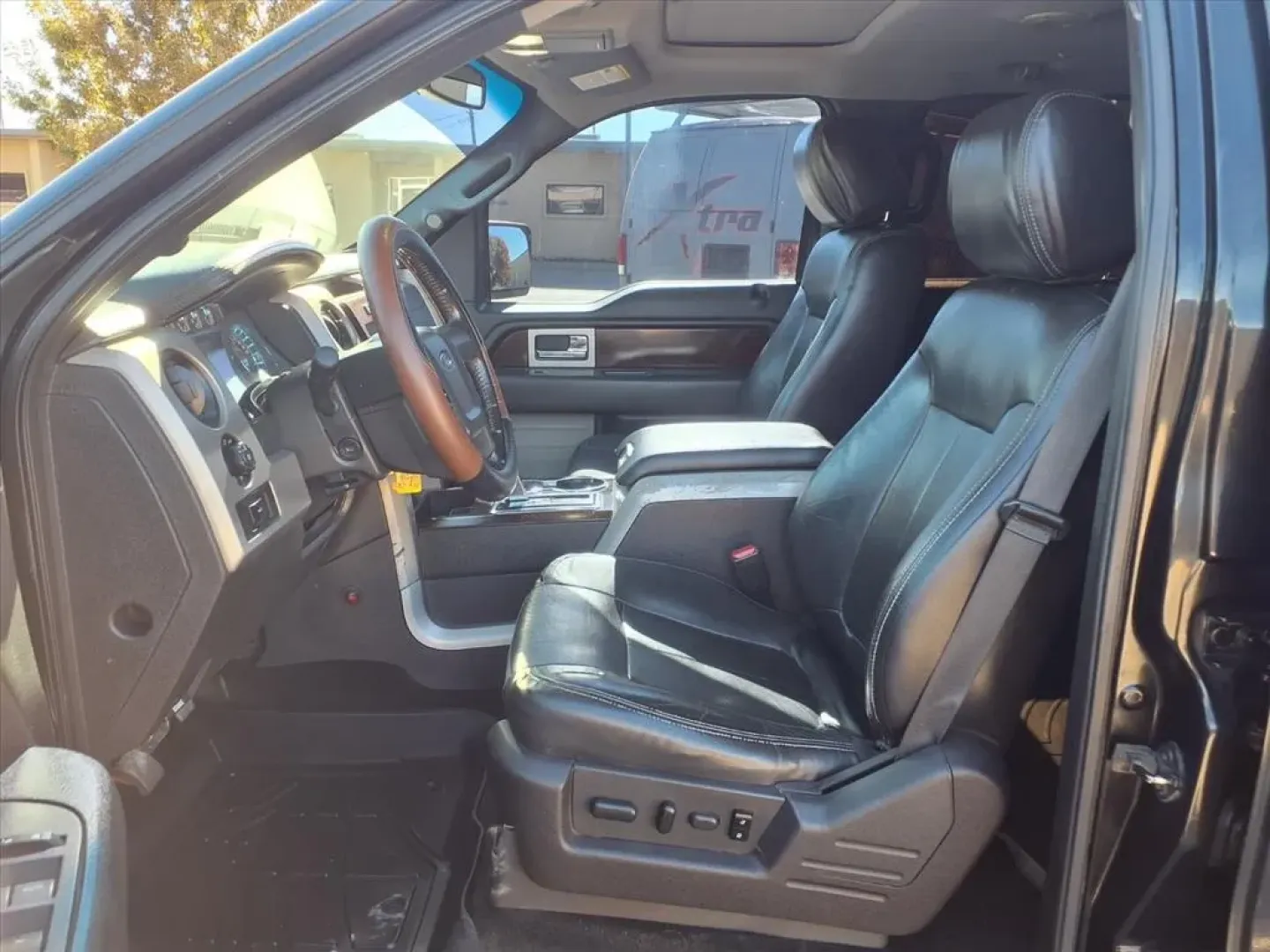 2012 Tuxedo Black Metallic Ford F150 SUPERCREW (1FTFW1EF4CF) with an 5.0L engine, Automatic transmission, located at 1401 N. Hobart, Pampa, TX, 79065, (806) 665-9872, 35.549953, -100.975098 - **Experience Adventure with the 2012 Ford F-150 XL SuperCrew Your Perfect Partner for Life's Journeys!**<br /> <br /> Are you ready to tackle life's adventures with confidence and style? The 2012 Ford F-150 XL SuperCrew is the ultimate truck that fits seamlessly into your lifestyle, whether you're - Photo#12