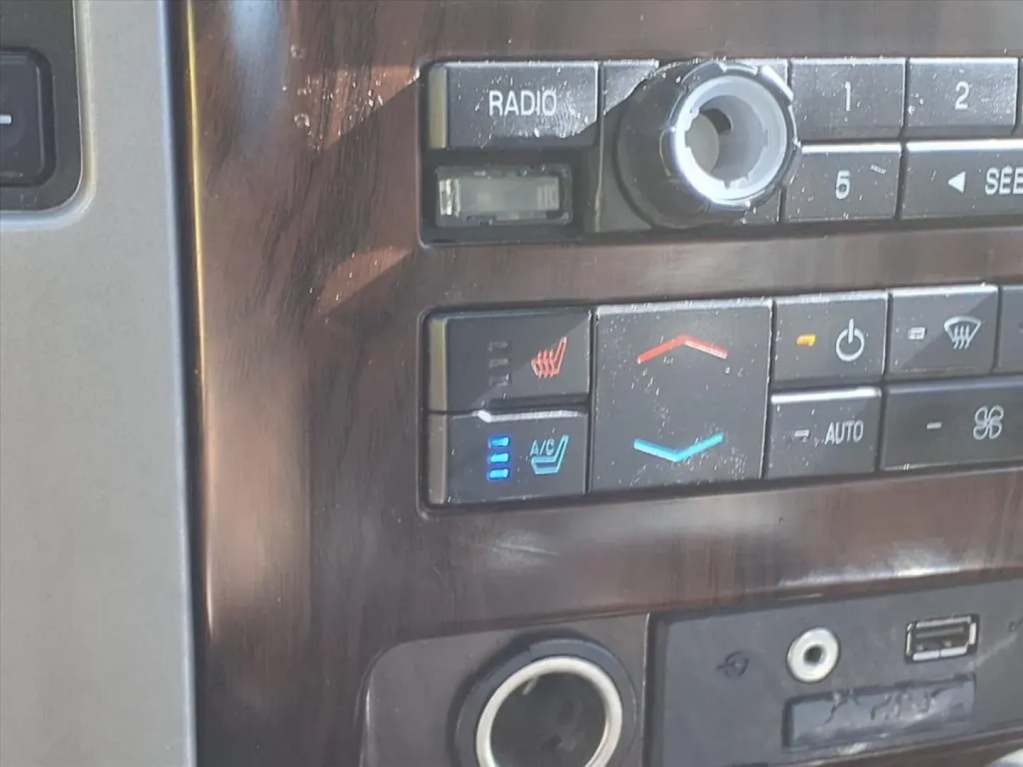 2012 Tuxedo Black Metallic Ford F150 SUPERCREW (1FTFW1EF4CF) with an 5.0L engine, Automatic transmission, located at 1401 N. Hobart, Pampa, TX, 79065, (806) 665-9872, 35.549953, -100.975098 - **Experience Adventure with the 2012 Ford F-150 XL SuperCrew Your Perfect Partner for Life's Journeys!**<br /> <br /> Are you ready to tackle life's adventures with confidence and style? The 2012 Ford F-150 XL SuperCrew is the ultimate truck that fits seamlessly into your lifestyle, whether you're - Photo#7