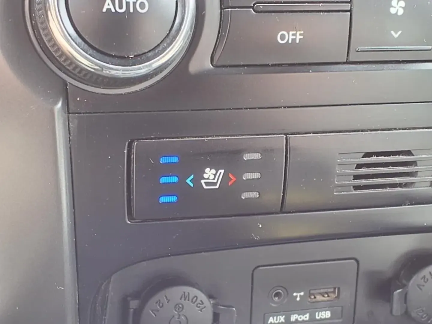 2013 Ebony Black Kia Sorento SX 2WD (5XYKW4A21DG) with an Other engine, located at 1401 N. Hobart, Pampa, TX, 79065, (806) 665-9872, 35.549953, -100.975098 - If you're seeking the perfect vehicle for weekend adventures or family outings, look no further than this 2013 Kia Sorento SX 2WD, available now at Xtra Auto Center in Pampa, TX. This SUV is designed to accommodate all your needs, whether it's a road trip to the stunning Palo Duro Canyon or daily co - Photo#7