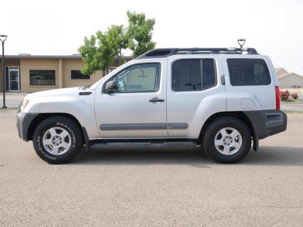 2005 Silver Lightning Metallic Clearcoat Nissan Xterra Off-Road (5N1AN08U45C) with an 4.0 6 Cylinder Fuel Injected engine, Automatic transmission, located at 1401 N. Hobart, Pampa, TX, 79065, (806) 665-9872, 35.549641, -100.971878 - Photo #4
