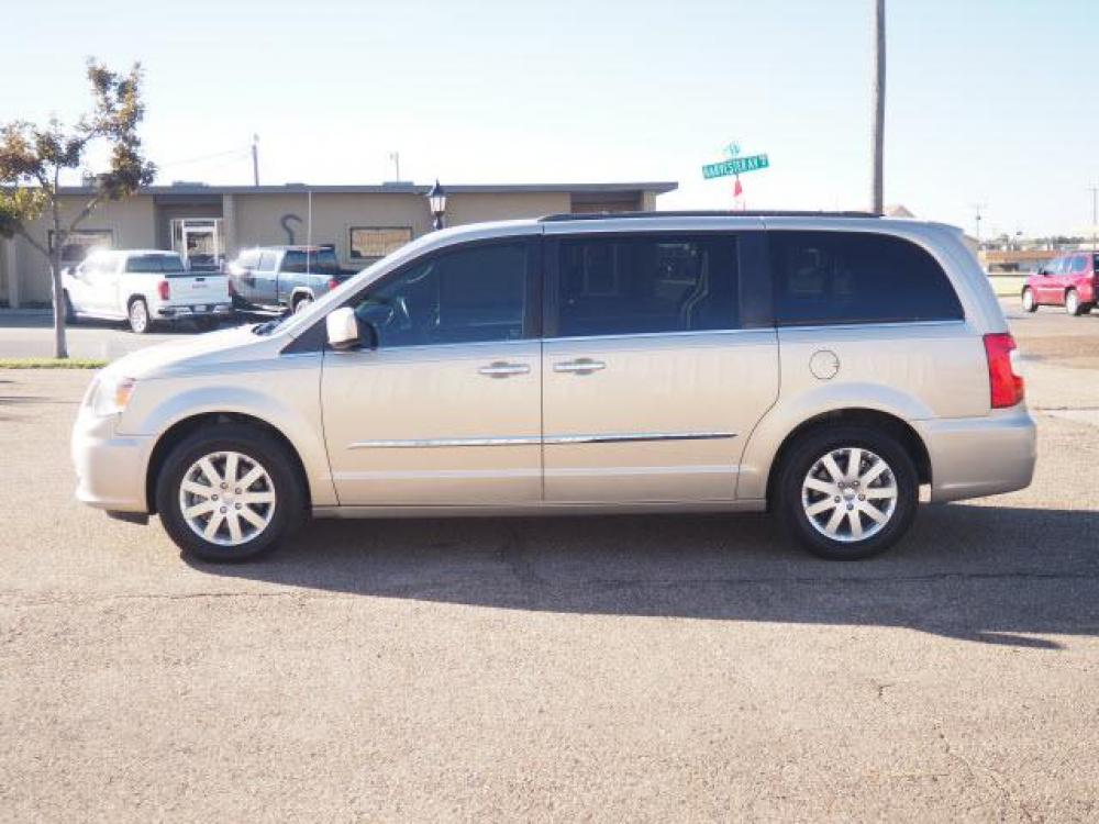 2014 Cashmere Pearl Coat Chrysler Town and Country Touring (2C4RC1BG2ER) with an 3.6 6 Cylinder Sequential Multiport Fuel Injection engine, Automatic transmission, located at 1401 N. Hobart, Pampa, TX, 79065, (806) 665-9872, 35.549641, -100.971878 - Photo #4