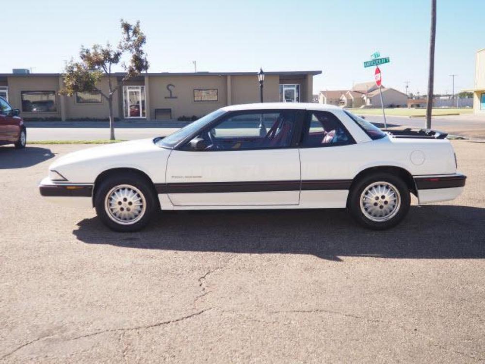 1992 White Buick Regal Gran Sport (2G4WF14L3N1) with an 3.8 6 Cylinder Fuel Injected engine, Automatic transmission, located at 1401 N. Hobart, Pampa, TX, 79065, (806) 665-9872, 35.549641, -100.971878 - Photo #4