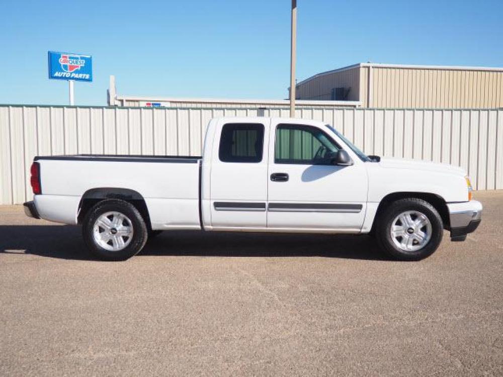 2006 Summit White Chevrolet Silverado 1500 LS (1GCEC19V16Z) with an 4.8 8 Cylinder Sequential-Port F.I. engine, Automatic transmission, located at 1401 N. Hobart, Pampa, TX, 79065, (806) 665-9872, 35.549641, -100.971878 - Photo #2
