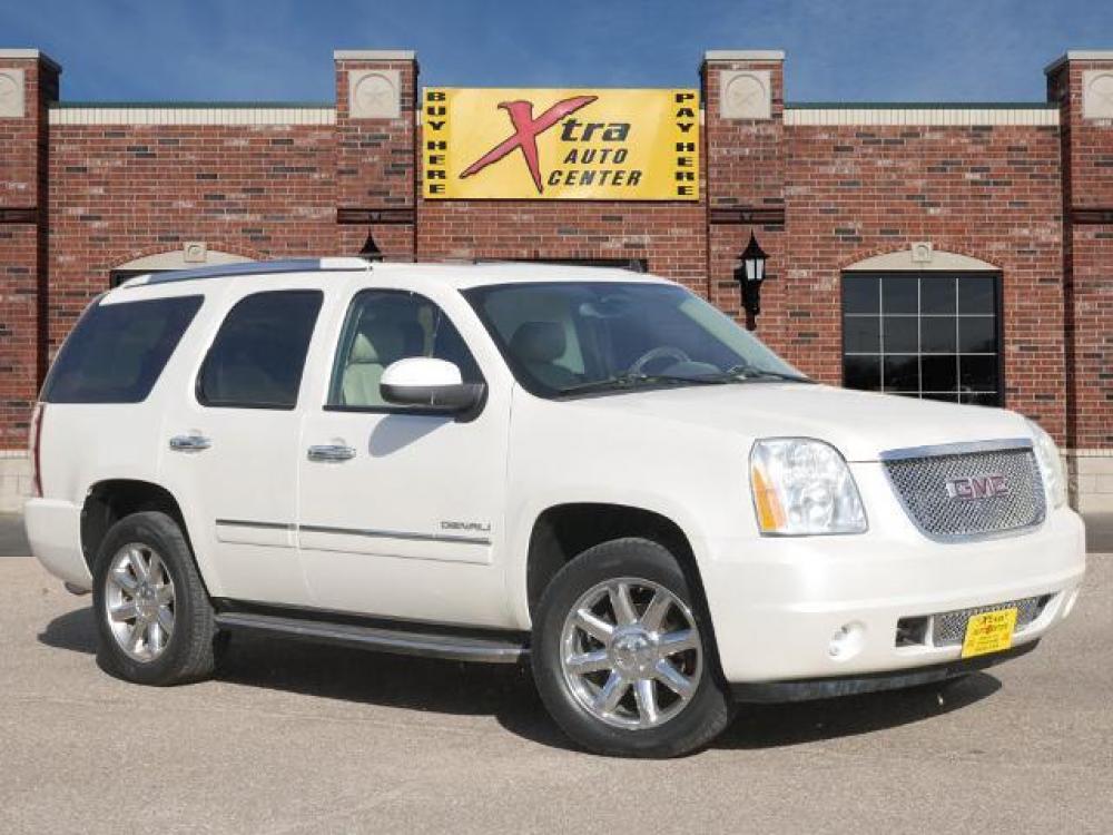2013 White Diamond Tricoat GMC Yukon Denali (1GKS2EEFXDR) with an 6.2 8 Cylinder Sequential-Port F.I. engine, Automatic transmission, located at 1401 N. Hobart, Pampa, TX, 79065, (806) 665-9872, 35.549641, -100.971878 - Photo #0