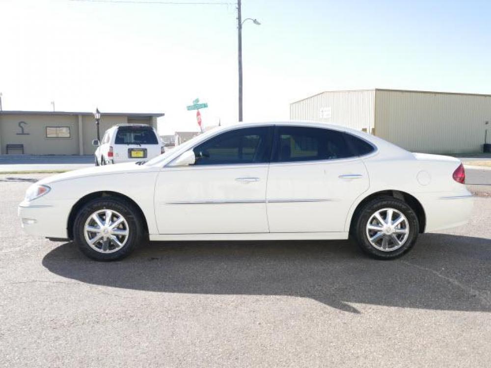 2005 White Opal Buick LaCrosse CXL (2G4WD532051) with an 3.8 6 Cylinder Sequential Multiport Fuel Injection engine, Automatic transmission, located at 1401 N. Hobart, Pampa, TX, 79065, (806) 665-9872, 35.549641, -100.971878 - Photo #4
