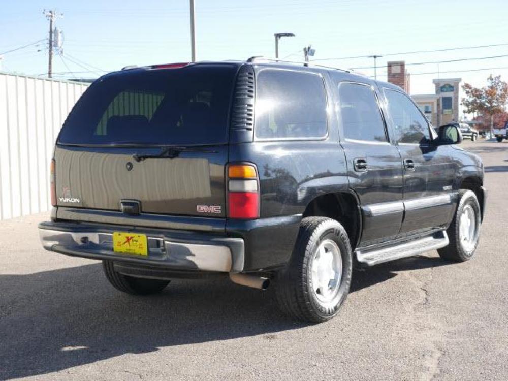 2004 Onyx Black GMC Yukon SLT (1GKEC13Z94R) with an 5.3 8 Cylinder Fuel Injected engine, Automatic transmission, located at 1401 N. Hobart, Pampa, TX, 79065, (806) 665-9872, 35.549641, -100.971878 - Photo #3