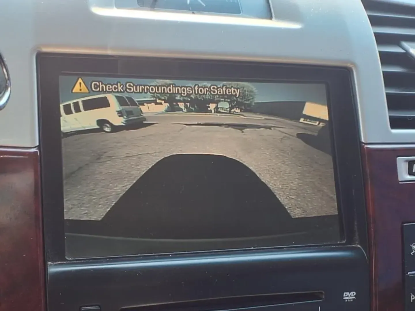 2010 Silver Lining Ggz Cadillac ESCALADE LUXURY (1GYUKBEF7AR) with an 6.2L engine, Automatic transmission, located at 1401 N. Hobart, Pampa, TX, 79065, (806) 665-9872, 35.549953, -100.975098 - **Drive in Luxury: 2010 Cadillac Escalade AWD Luxury at Xtra Auto Center!**<br /> <br /> Are you ready to elevate your driving experience? Whether you're a growing family looking for ample space or an adventurer yearning for weekend getaways, the 2010 Cadillac Escalade AWD Luxury is designed to acco - Photo#6