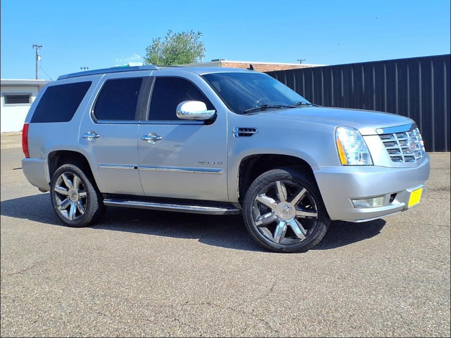 2010 Silver Lining Cadillac Escalade Luxury (1GYUKBEF7AR) with an 6.2L 6.2L Flex Fuel V8 403hp 417ft. lbs. Sequential-Port F.I. engine, 6-Speed Shiftable Automatic transmission, located at 1401 N. Hobart, Pampa, TX, 79065, (806) 665-9872, 35.549953, -100.975098 - Photo#0