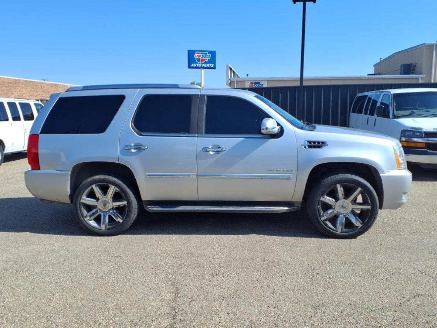 2010 Silver Lining Cadillac Escalade Luxury (1GYUKBEF7AR) with an 6.2L 6.2L Flex Fuel V8 403hp 417ft. lbs. Sequential-Port F.I. engine, 6-Speed Shiftable Automatic transmission, located at 1401 N. Hobart, Pampa, TX, 79065, (806) 665-9872, 35.549953, -100.975098 - Photo#2