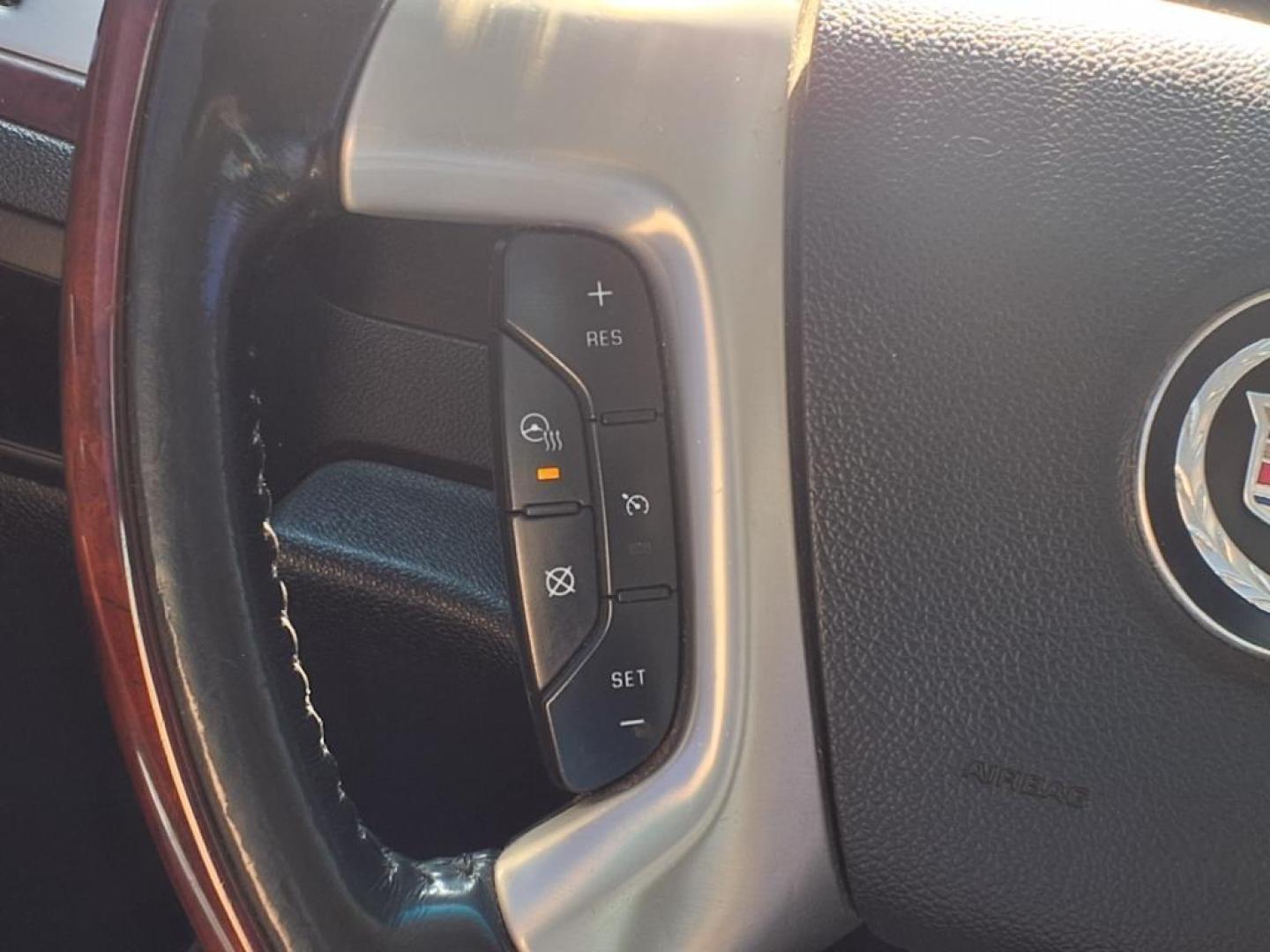 2010 Silver Lining Cadillac Escalade Luxury (1GYUKBEF7AR) with an 6.2L 6.2L Flex Fuel V8 403hp 417ft. lbs. Sequential-Port F.I. engine, 6-Speed Shiftable Automatic transmission, located at 1401 N. Hobart, Pampa, TX, 79065, (806) 665-9872, 35.549953, -100.975098 - Photo#8