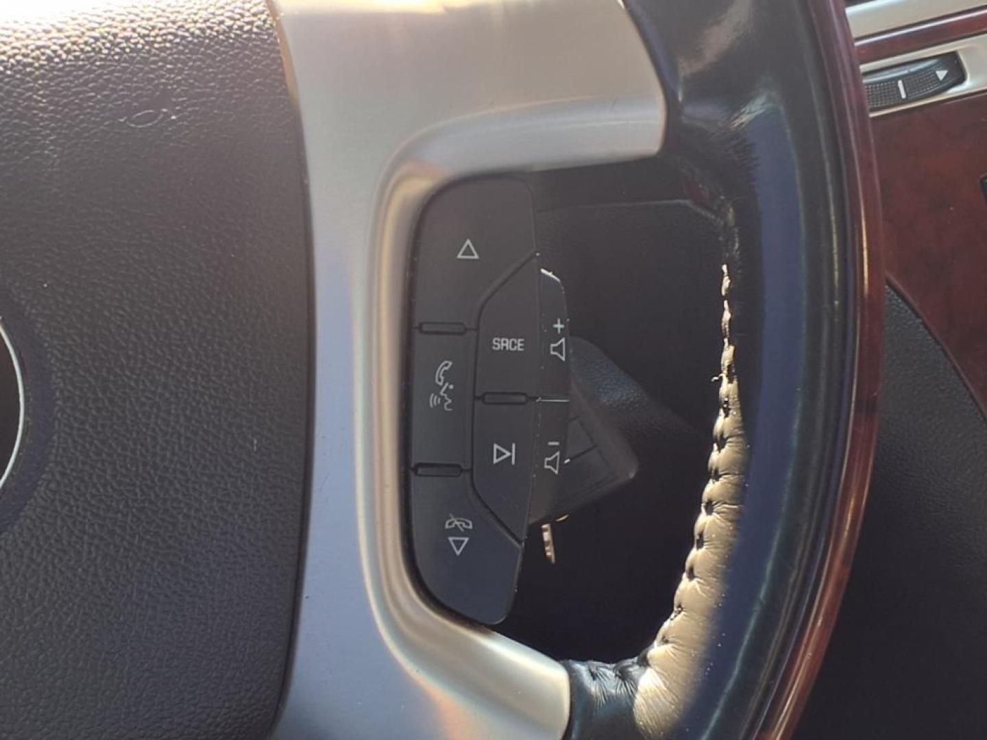 2010 Silver Lining Cadillac Escalade Luxury (1GYUKBEF7AR) with an 6.2L 6.2L Flex Fuel V8 403hp 417ft. lbs. Sequential-Port F.I. engine, 6-Speed Shiftable Automatic transmission, located at 1401 N. Hobart, Pampa, TX, 79065, (806) 665-9872, 35.549953, -100.975098 - Photo#9