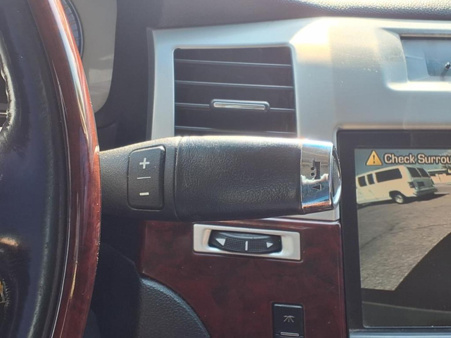 2010 Silver Lining Cadillac Escalade Luxury (1GYUKBEF7AR) with an 6.2L 6.2L Flex Fuel V8 403hp 417ft. lbs. Sequential-Port F.I. engine, 6-Speed Shiftable Automatic transmission, located at 1401 N. Hobart, Pampa, TX, 79065, (806) 665-9872, 35.549953, -100.975098 - Photo#10