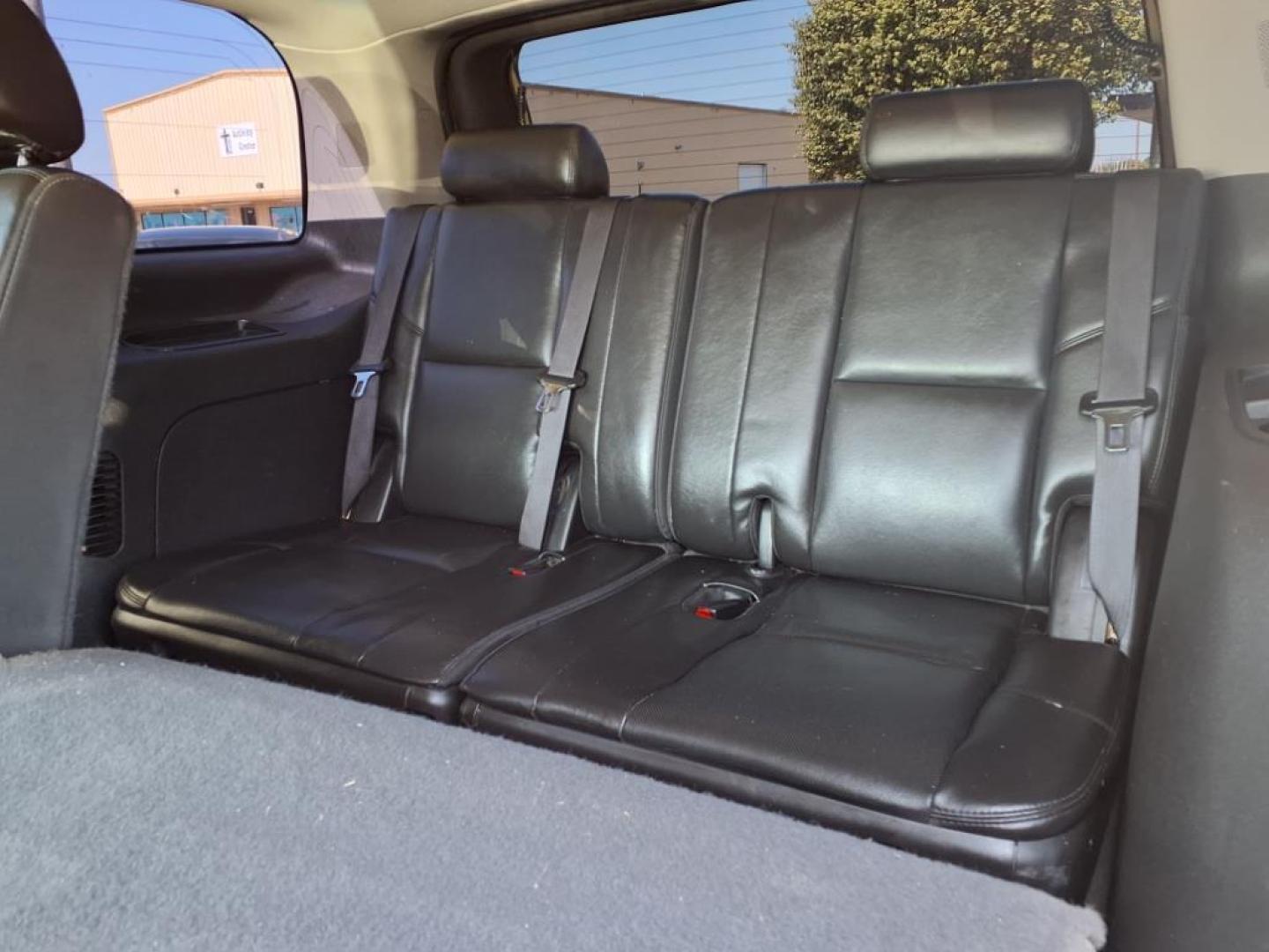 2010 Silver Lining Cadillac Escalade Luxury (1GYUKBEF7AR) with an 6.2L 6.2L Flex Fuel V8 403hp 417ft. lbs. Sequential-Port F.I. engine, 6-Speed Shiftable Automatic transmission, located at 1401 N. Hobart, Pampa, TX, 79065, (806) 665-9872, 35.549953, -100.975098 - Photo#14