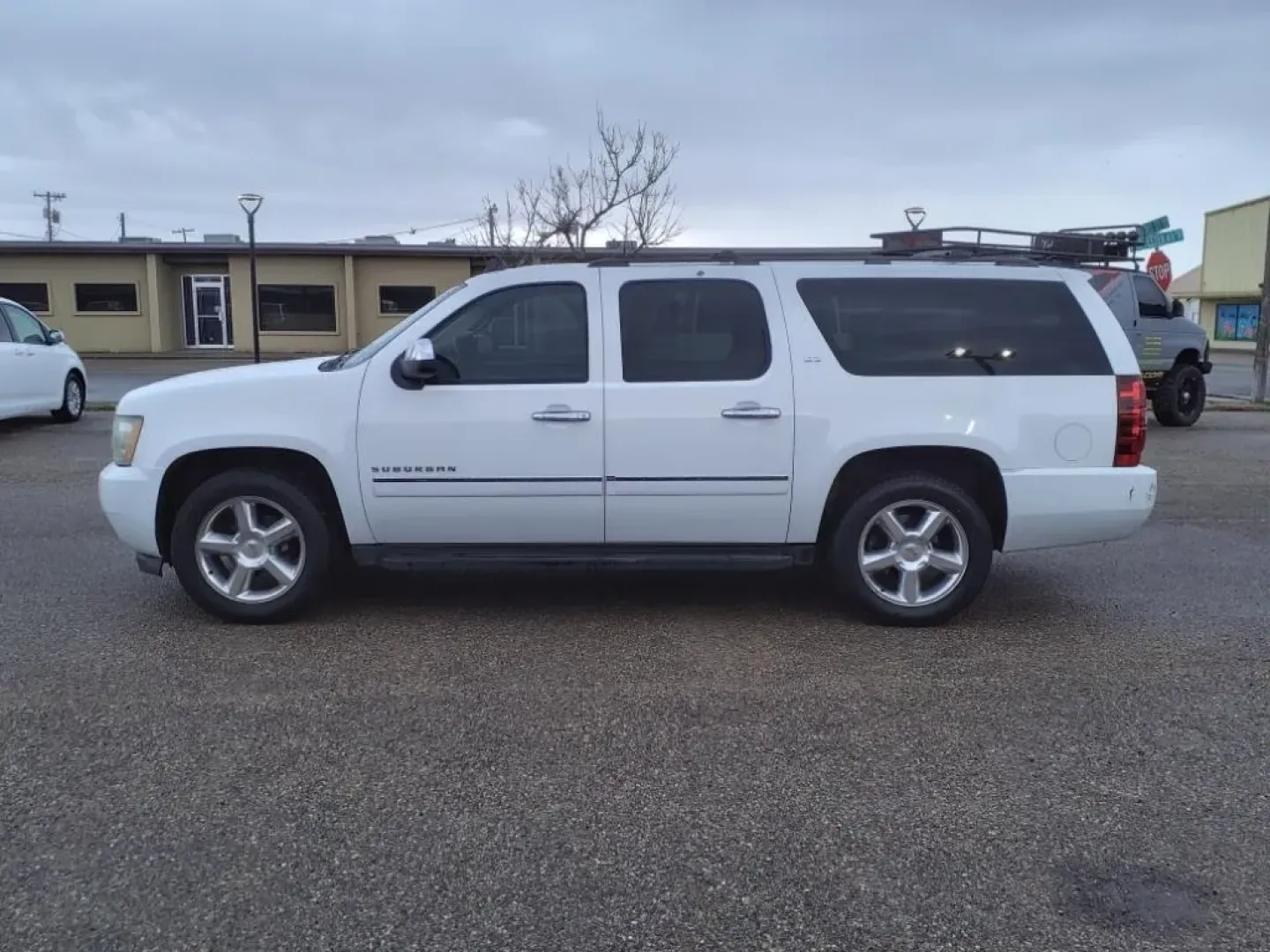 2011 Summit White Chevrolet SUBURBAN 1500 LTZ (1GNSCKE0XBR) with an 5.3L engine, Automatic transmission, located at 1401 N. Hobart, Pampa, TX, 79065, (806) 665-9872, 35.549953, -100.975098 - **Unleash Adventure in the 2011 Chevrolet Suburban LTZ Perfect for Family Journeys!**<br /> <br /> Are you ready to elevate your family outings or weekend adventures? Look no further than the 2011 Chevrolet Suburban LTZ, a spacious and robust SUV that seamlessly fits into your lifestyle, whether yo - Photo#4