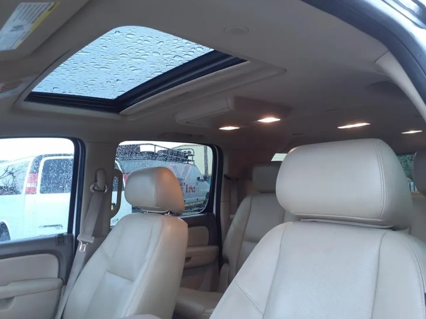 2011 Summit White Chevrolet SUBURBAN 1500 LTZ (1GNSCKE0XBR) with an 5.3L engine, Automatic transmission, located at 1401 N. Hobart, Pampa, TX, 79065, (806) 665-9872, 35.549953, -100.975098 - **Unleash Adventure in the 2011 Chevrolet Suburban LTZ Perfect for Family Journeys!**<br /> <br /> Are you ready to elevate your family outings or weekend adventures? Look no further than the 2011 Chevrolet Suburban LTZ, a spacious and robust SUV that seamlessly fits into your lifestyle, whether yo - Photo#5