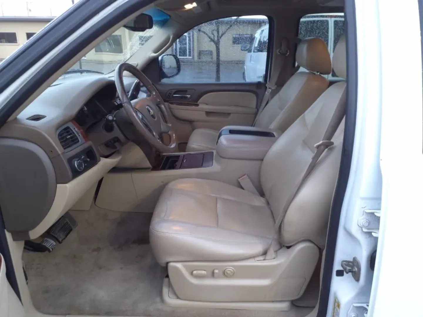 2011 Summit White Chevrolet Suburban LTZ 1500 2WD (1GNSCKE0XBR) with an Other engine, Automatic transmission, located at 1401 N. Hobart, Pampa, TX, 79065, (806) 665-9872, 35.549953, -100.975098 - **Unleash Adventure in the 2011 Chevrolet Suburban LTZ Perfect for Family Journeys!**<br /> <br /> Are you ready to elevate your family outings or weekend adventures? Look no further than the 2011 Chevrolet Suburban LTZ, a spacious and robust SUV that seamlessly fits into your lifestyle, whether yo - Photo#9