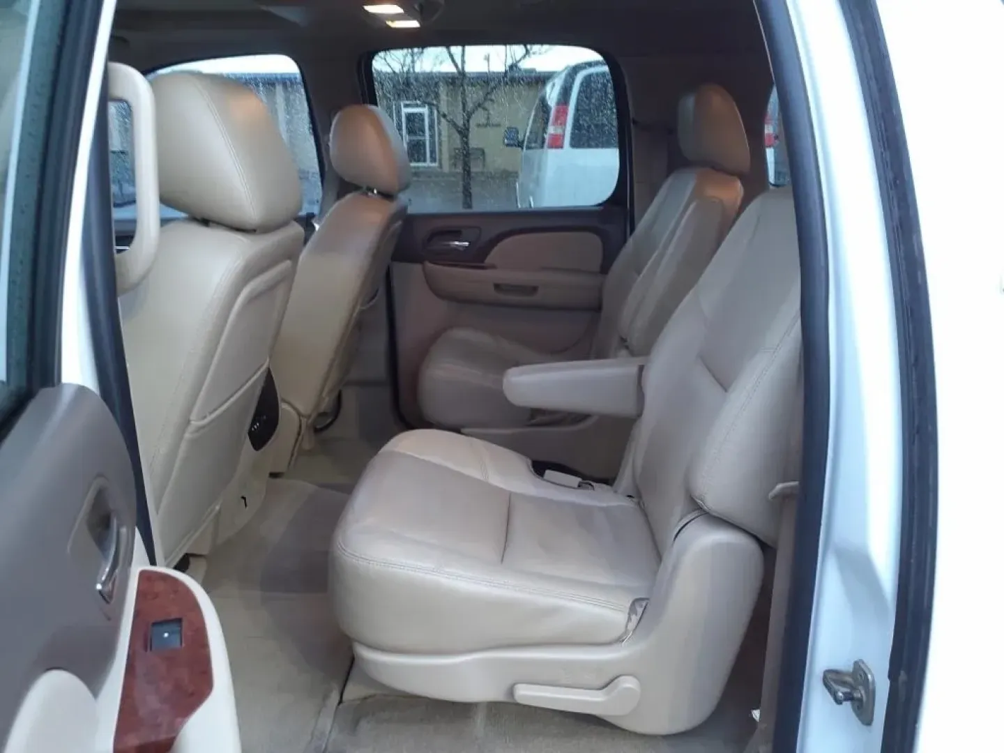 2011 Summit White Chevrolet Suburban LTZ 1500 2WD (1GNSCKE0XBR) with an Other engine, Automatic transmission, located at 1401 N. Hobart, Pampa, TX, 79065, (806) 665-9872, 35.549953, -100.975098 - **Unleash Adventure in the 2011 Chevrolet Suburban LTZ Perfect for Family Journeys!**<br /> <br /> Are you ready to elevate your family outings or weekend adventures? Look no further than the 2011 Chevrolet Suburban LTZ, a spacious and robust SUV that seamlessly fits into your lifestyle, whether yo - Photo#10
