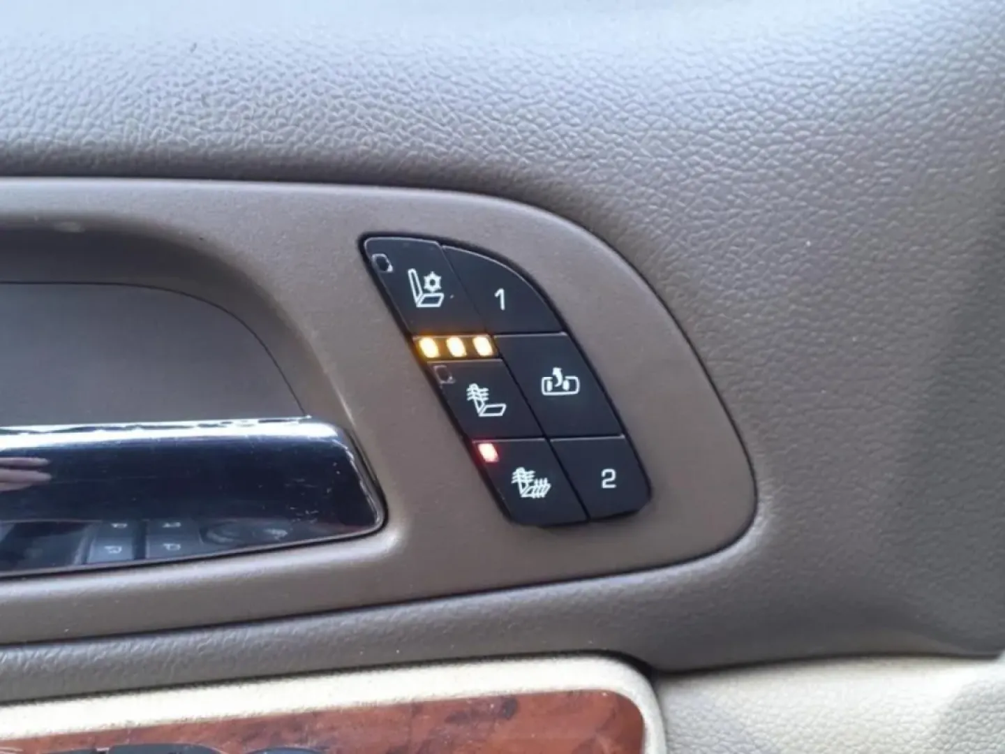 2011 Summit White Chevrolet Suburban LTZ 1500 2WD (1GNSCKE0XBR) with an Other engine, Automatic transmission, located at 1401 N. Hobart, Pampa, TX, 79065, (806) 665-9872, 35.549953, -100.975098 - **Unleash Adventure in the 2011 Chevrolet Suburban LTZ Perfect for Family Journeys!**<br /> <br /> Are you ready to elevate your family outings or weekend adventures? Look no further than the 2011 Chevrolet Suburban LTZ, a spacious and robust SUV that seamlessly fits into your lifestyle, whether yo - Photo#6