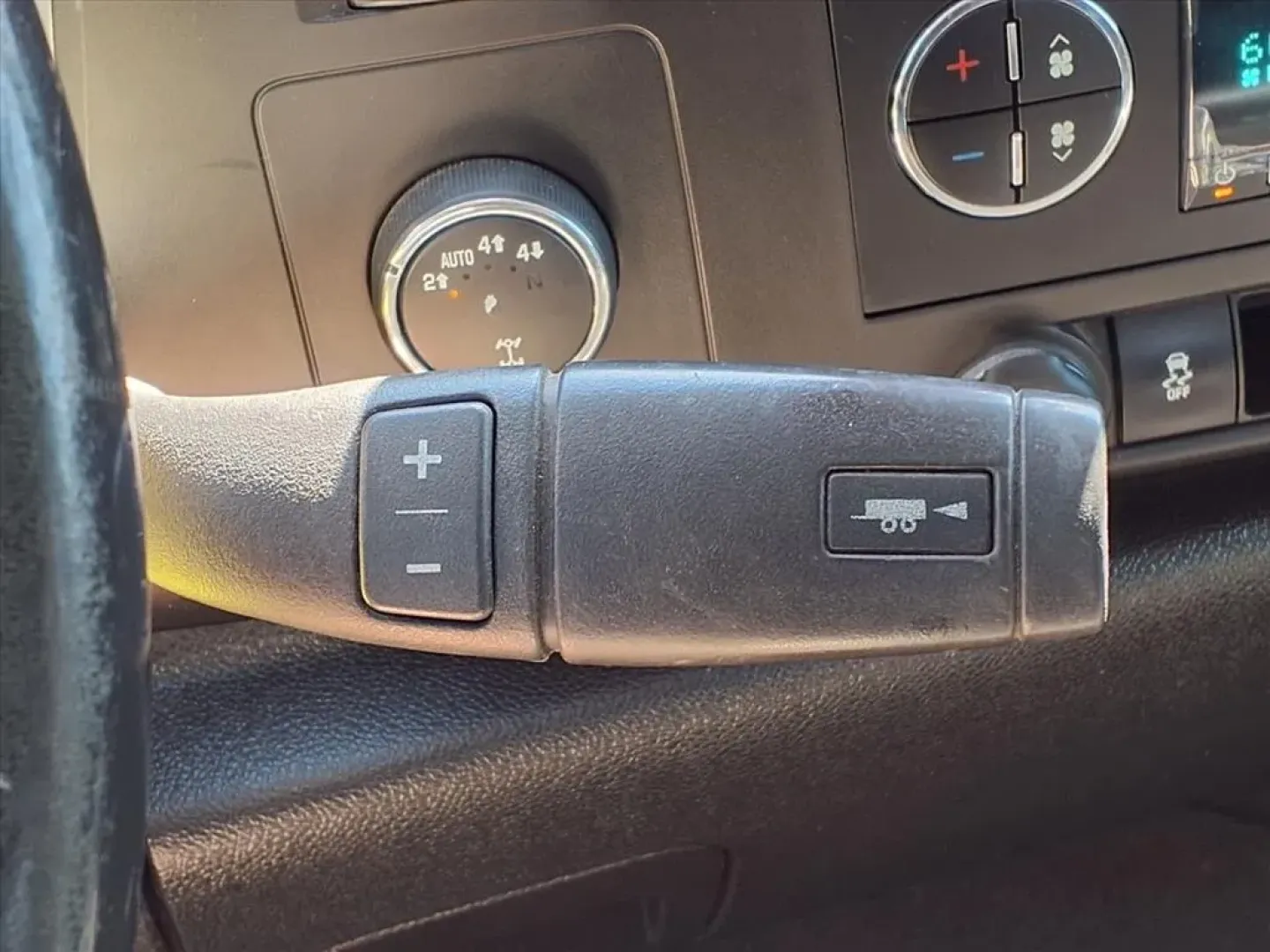 2013 Summit White Chevrolet SILVERADO 1500 LT (1GCRKSE70DZ) with an 5.3L engine, Automatic transmission, located at 1401 N. Hobart, Pampa, TX, 79065, (806) 665-9872, 35.549953, -100.975098 - Are you ready to embark on your next adventure? Whether you're planning a weekend getaway with friends, tackling your daily commute, or hauling gear for your home projects, the 2013 Chevrolet Silverado 1500 LT Extended Cab is the perfect companion. With its robust performance and spacious interior, - Photo#9