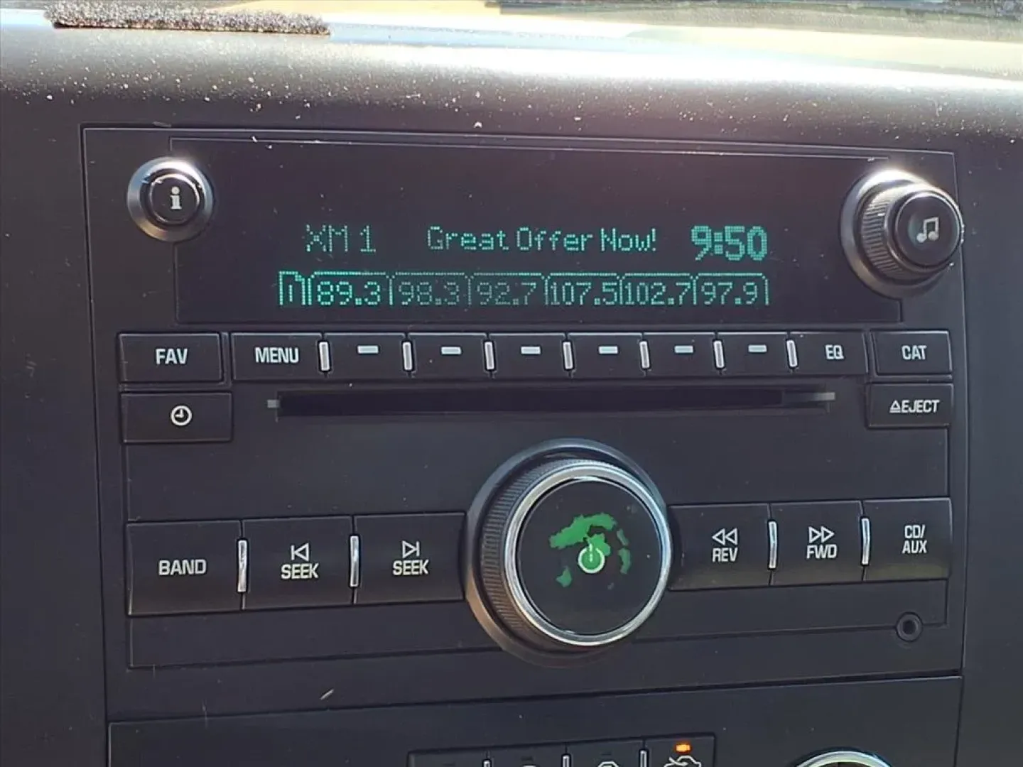 2013 Summit White Chevrolet SILVERADO 1500 LT (1GCRKSE70DZ) with an 5.3L engine, Automatic transmission, located at 1401 N. Hobart, Pampa, TX, 79065, (806) 665-9872, 35.549953, -100.975098 - Are you ready to embark on your next adventure? Whether you're planning a weekend getaway with friends, tackling your daily commute, or hauling gear for your home projects, the 2013 Chevrolet Silverado 1500 LT Extended Cab is the perfect companion. With its robust performance and spacious interior, - Photo#5