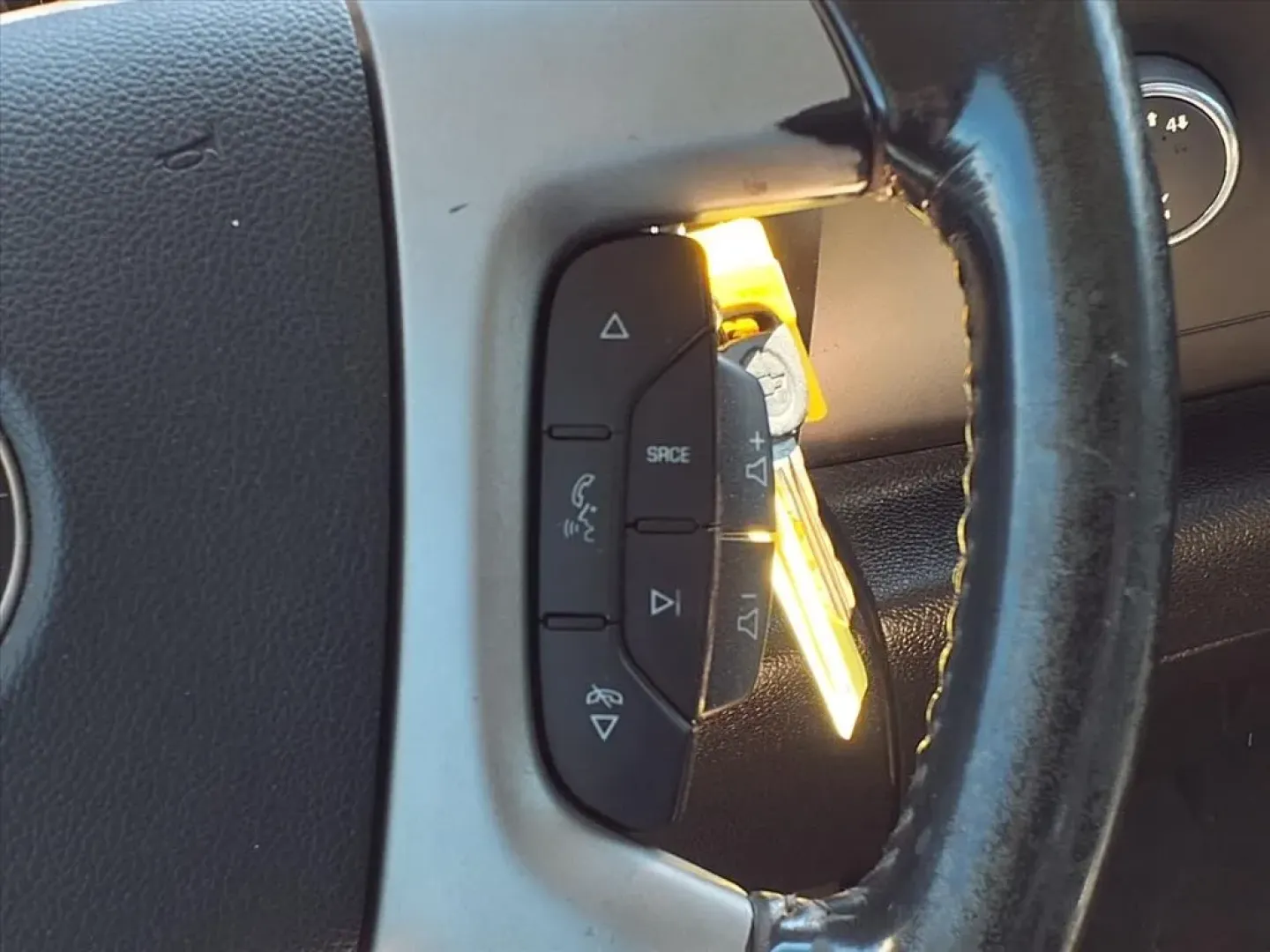 2013 Summit White Chevrolet SILVERADO 1500 LT (1GCRKSE70DZ) with an 5.3L engine, Automatic transmission, located at 1401 N. Hobart, Pampa, TX, 79065, (806) 665-9872, 35.549953, -100.975098 - Are you ready to embark on your next adventure? Whether you're planning a weekend getaway with friends, tackling your daily commute, or hauling gear for your home projects, the 2013 Chevrolet Silverado 1500 LT Extended Cab is the perfect companion. With its robust performance and spacious interior, - Photo#7