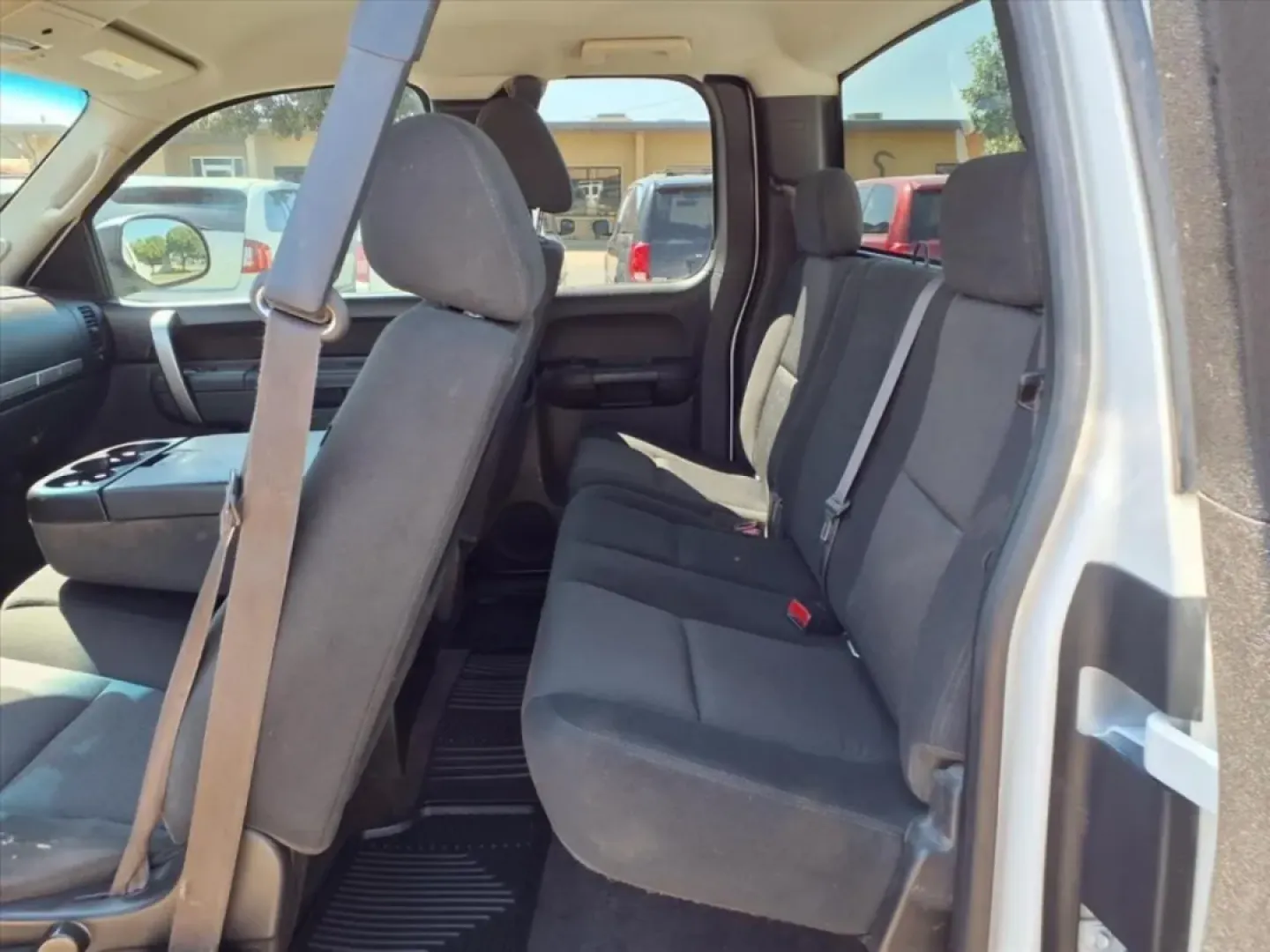 2013 Summit White Chevrolet Silverado 1500 LT Ext. Cab 4WD (1GCRKSE70DZ) with an Other engine, Automatic transmission, located at 1401 N. Hobart, Pampa, TX, 79065, (806) 665-9872, 35.549953, -100.975098 - Are you ready to embark on your next adventure? Whether you're planning a weekend getaway with friends, tackling your daily commute, or hauling gear for your home projects, the 2013 Chevrolet Silverado 1500 LT Extended Cab is the perfect companion. With its robust performance and spacious interior, - Photo#12