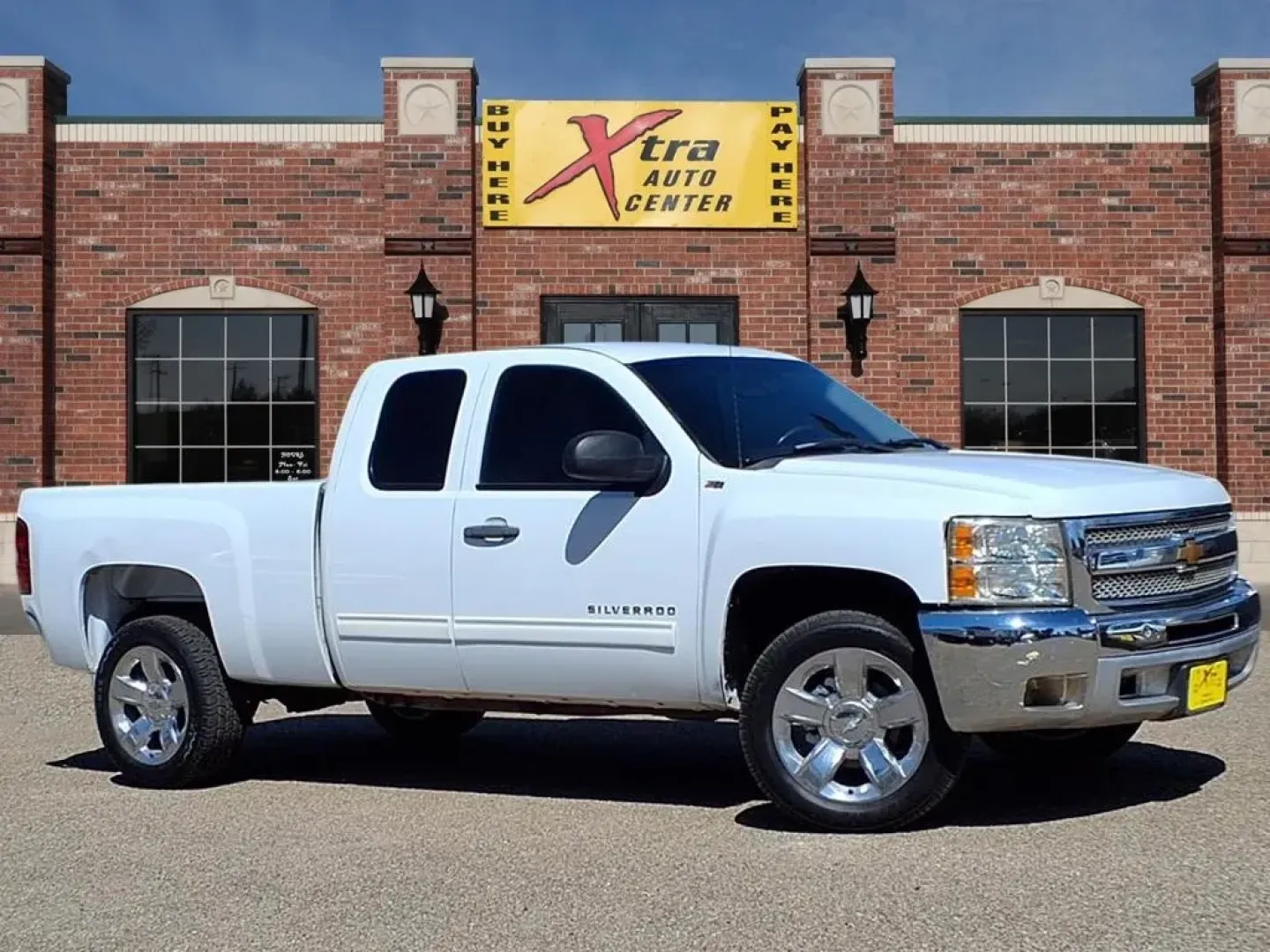 2013 Summit White Chevrolet Silverado 1500 LT Ext. Cab 4WD (1GCRKSE70DZ) with an Other engine, Automatic transmission, located at 1401 N. Hobart, Pampa, TX, 79065, (806) 665-9872, 35.549953, -100.975098 - Are you ready to embark on your next adventure? Whether you're planning a weekend getaway with friends, tackling your daily commute, or hauling gear for your home projects, the 2013 Chevrolet Silverado 1500 LT Extended Cab is the perfect companion. With its robust performance and spacious interior, - Photo#0