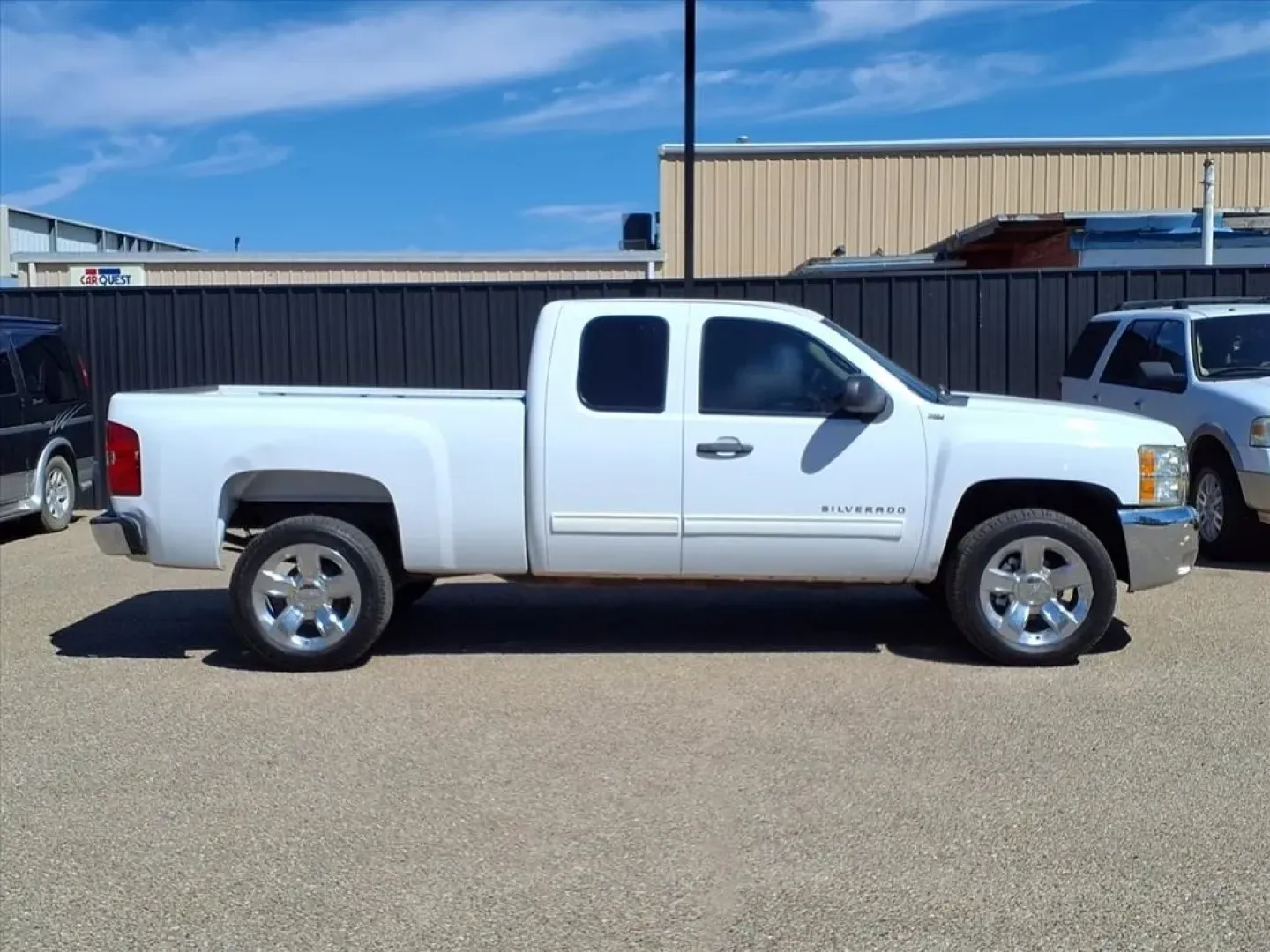 2013 Summit White Chevrolet Silverado 1500 LT Ext. Cab 4WD (1GCRKSE70DZ) with an Other engine, Automatic transmission, located at 1401 N. Hobart, Pampa, TX, 79065, (806) 665-9872, 35.549953, -100.975098 - Are you ready to embark on your next adventure? Whether you're planning a weekend getaway with friends, tackling your daily commute, or hauling gear for your home projects, the 2013 Chevrolet Silverado 1500 LT Extended Cab is the perfect companion. With its robust performance and spacious interior, - Photo#2