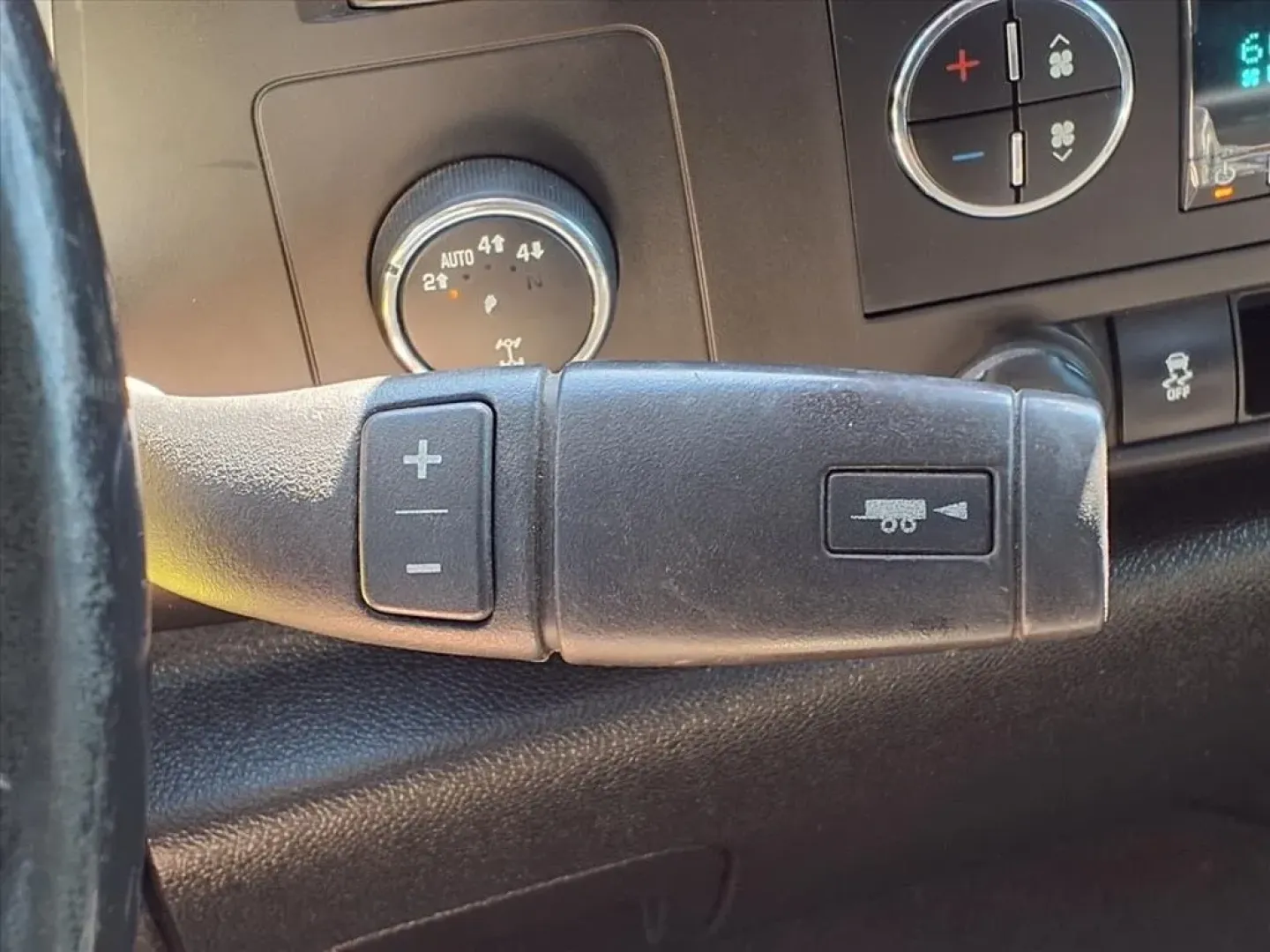 2013 Summit White Chevrolet Silverado 1500 LT Ext. Cab 4WD (1GCRKSE70DZ) with an Other engine, Automatic transmission, located at 1401 N. Hobart, Pampa, TX, 79065, (806) 665-9872, 35.549953, -100.975098 - Are you ready to embark on your next adventure? Whether you're planning a weekend getaway with friends, tackling your daily commute, or hauling gear for your home projects, the 2013 Chevrolet Silverado 1500 LT Extended Cab is the perfect companion. With its robust performance and spacious interior, - Photo#9