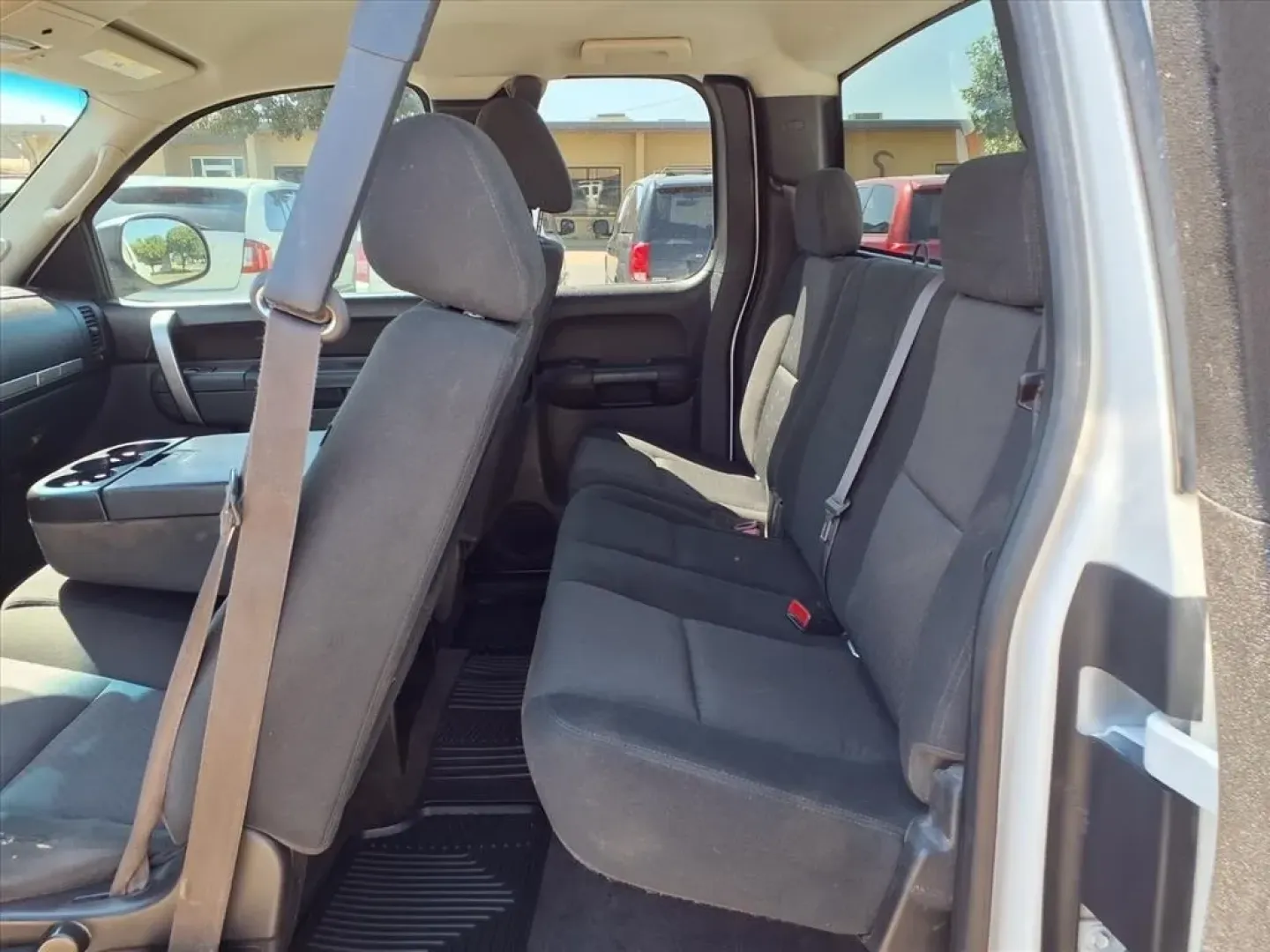 2013 Summit White Chevrolet Silverado 1500 LT Ext. Cab 4WD (1GCRKSE70DZ) with an Other engine, Automatic transmission, located at 1401 N. Hobart, Pampa, TX, 79065, (806) 665-9872, 35.549953, -100.975098 - Are you ready to embark on your next adventure? Whether you're planning a weekend getaway with friends, tackling your daily commute, or hauling gear for your home projects, the 2013 Chevrolet Silverado 1500 LT Extended Cab is the perfect companion. With its robust performance and spacious interior, - Photo#12